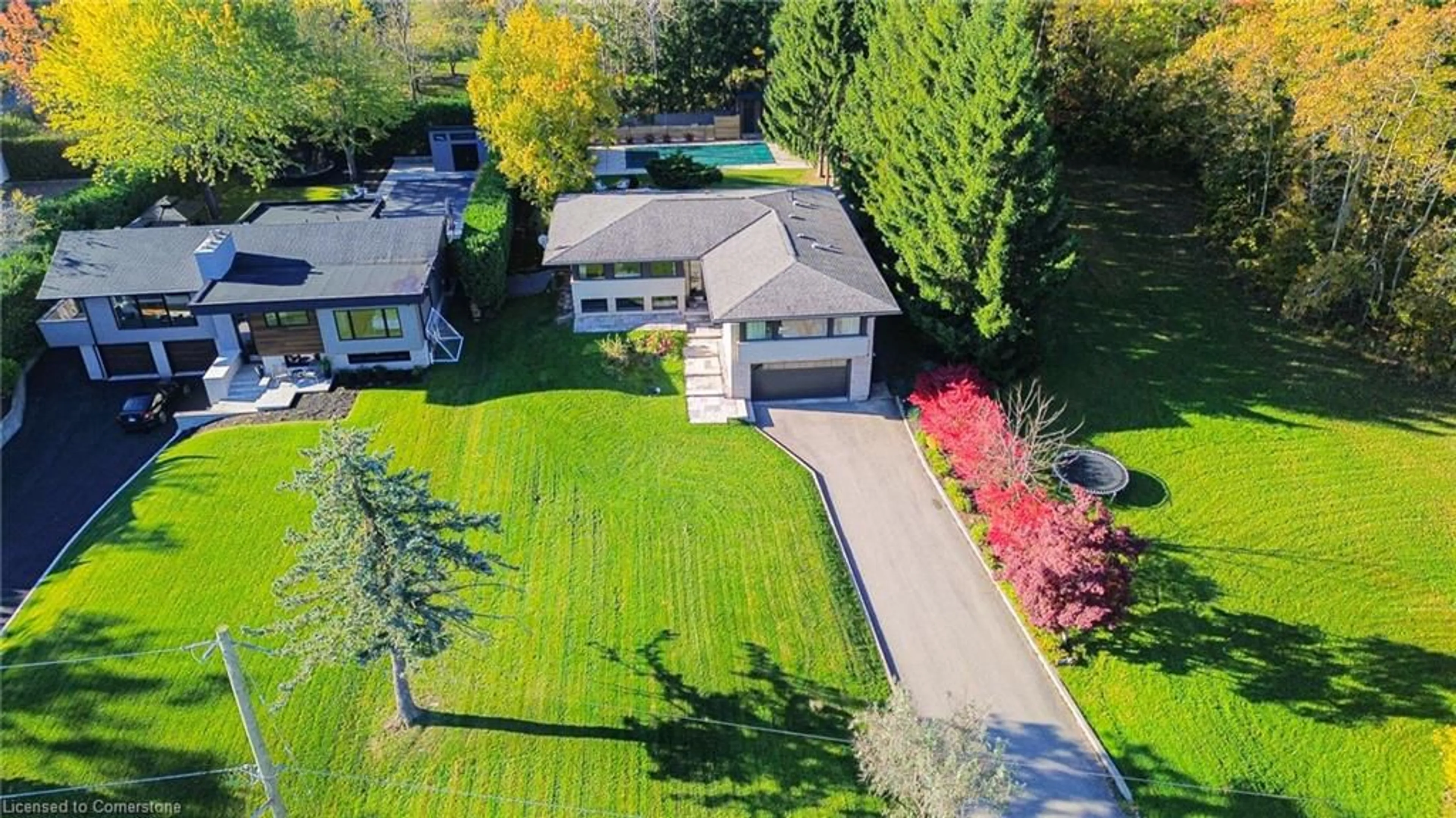 Frontside or backside of a home, the fenced backyard for 10 Reservoir Rd, Stoney Creek Ontario L8E 5K8