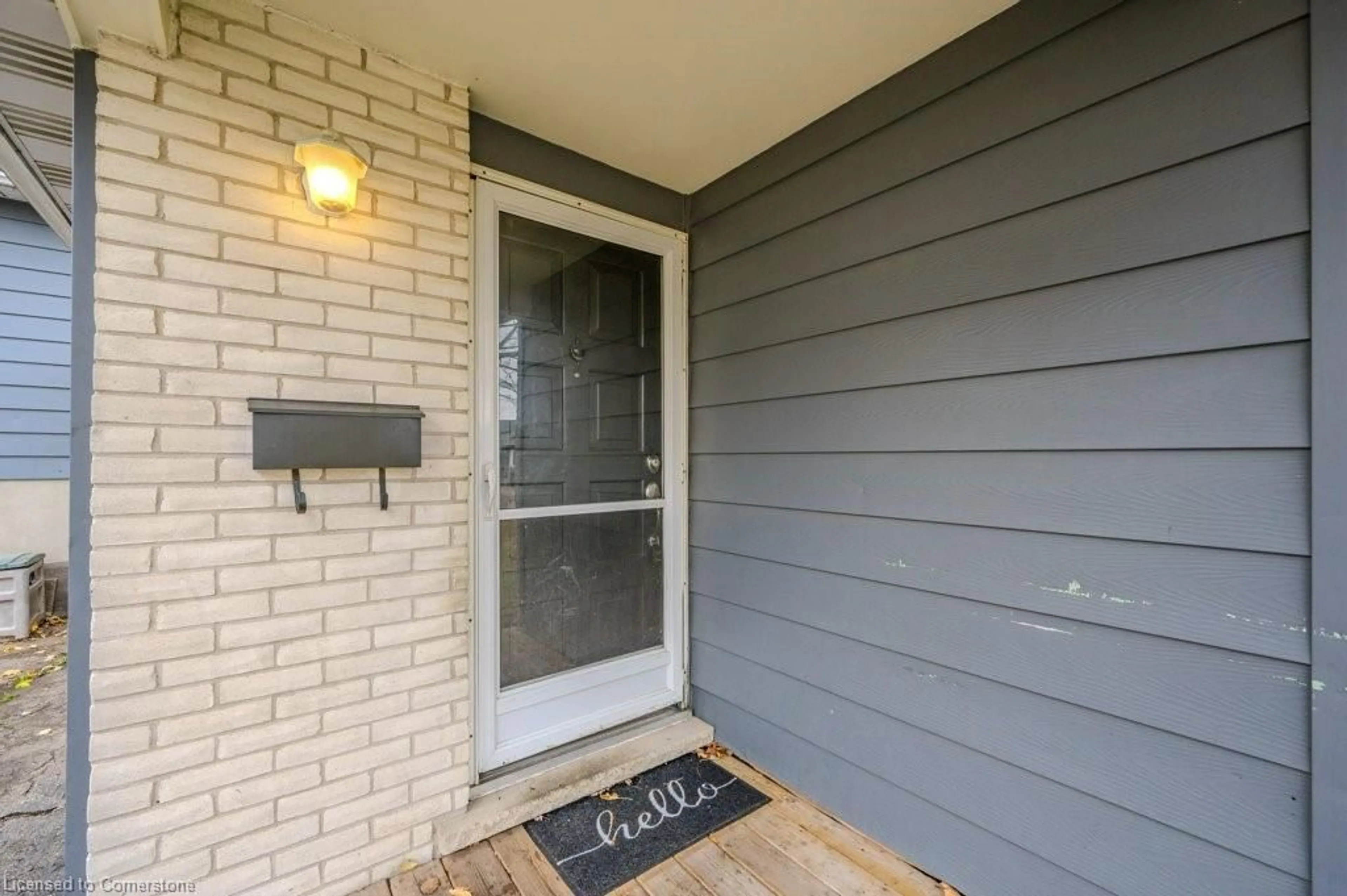 Indoor entryway, wood floors for 169 Pinedale Dr, Kitchener Ontario N2E 1K2