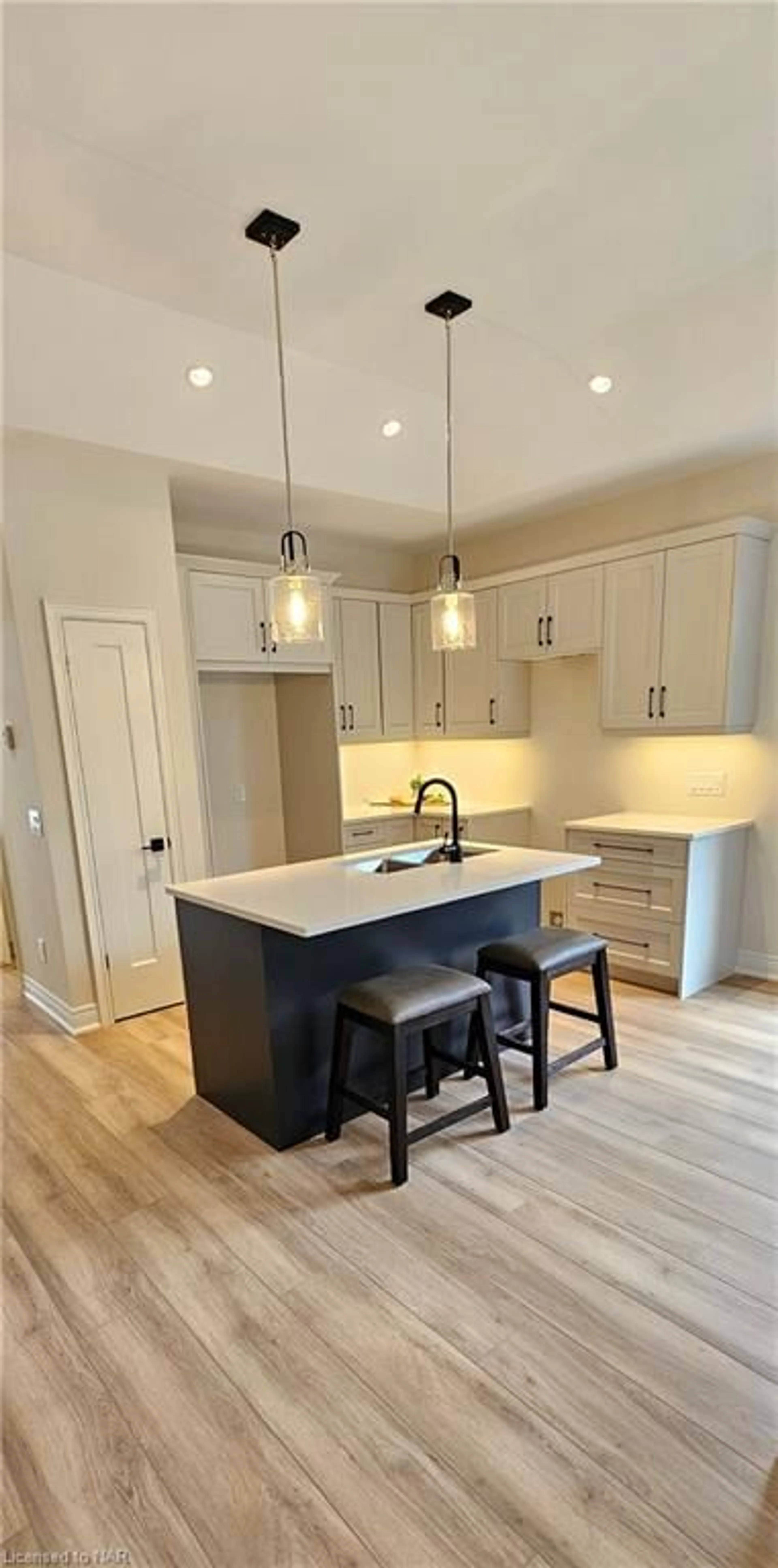 Open concept kitchen for 4112 Village Creek Dr, Stevensville Ontario L0S 1S0