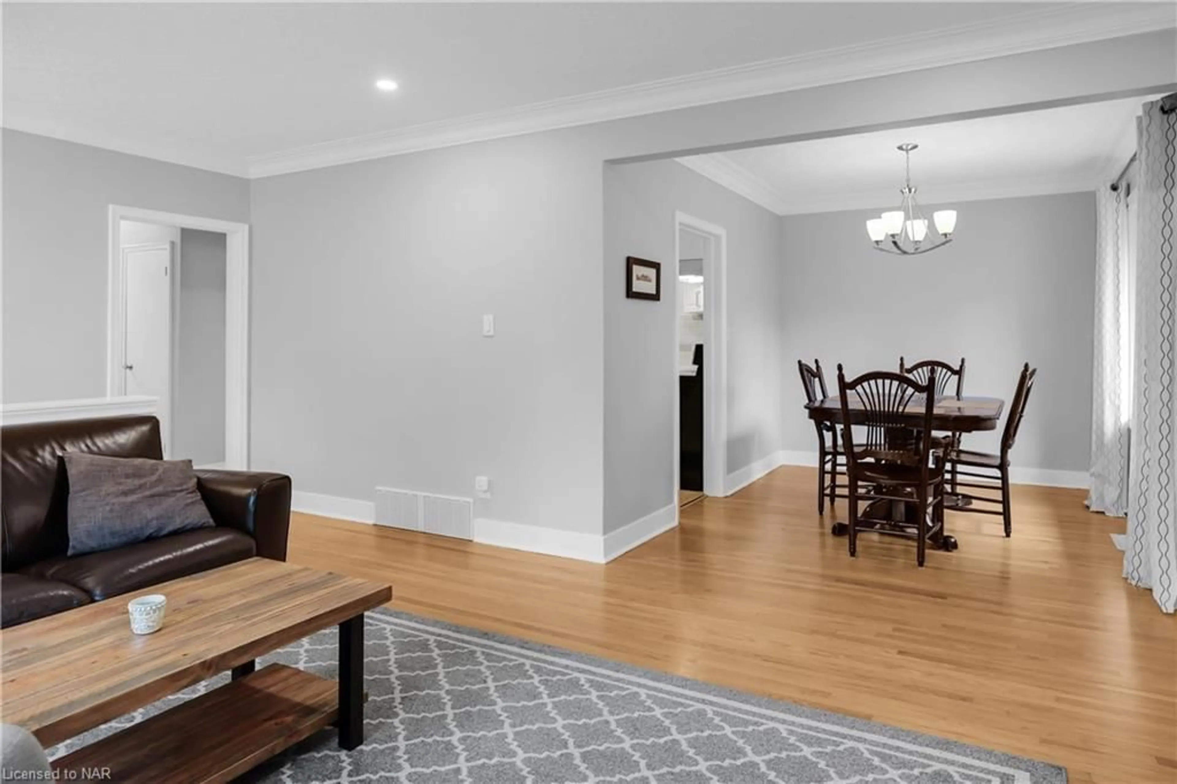 Living room, wood floors for 26 Millward Ave, St. Catharines Ontario L2N 1P6