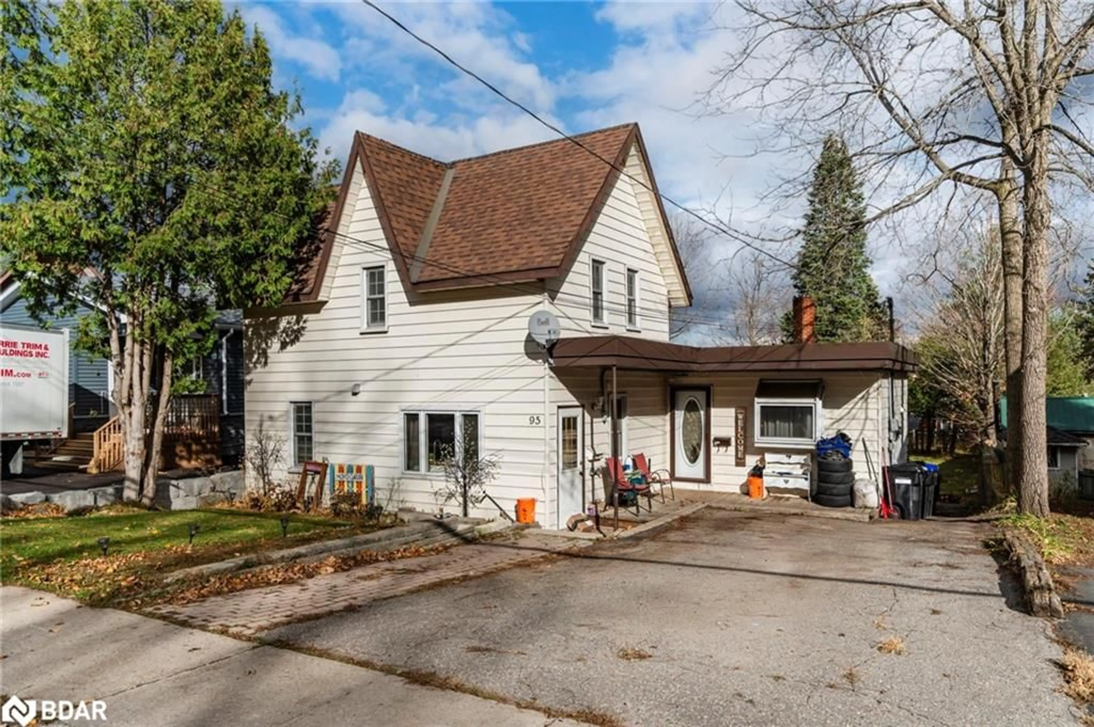 Frontside or backside of a home, cottage for 95 Fifth St, Midland Ontario L4R 3V6