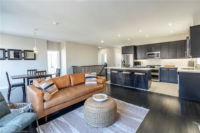 Additional property image - 219 Falconridge Dr
