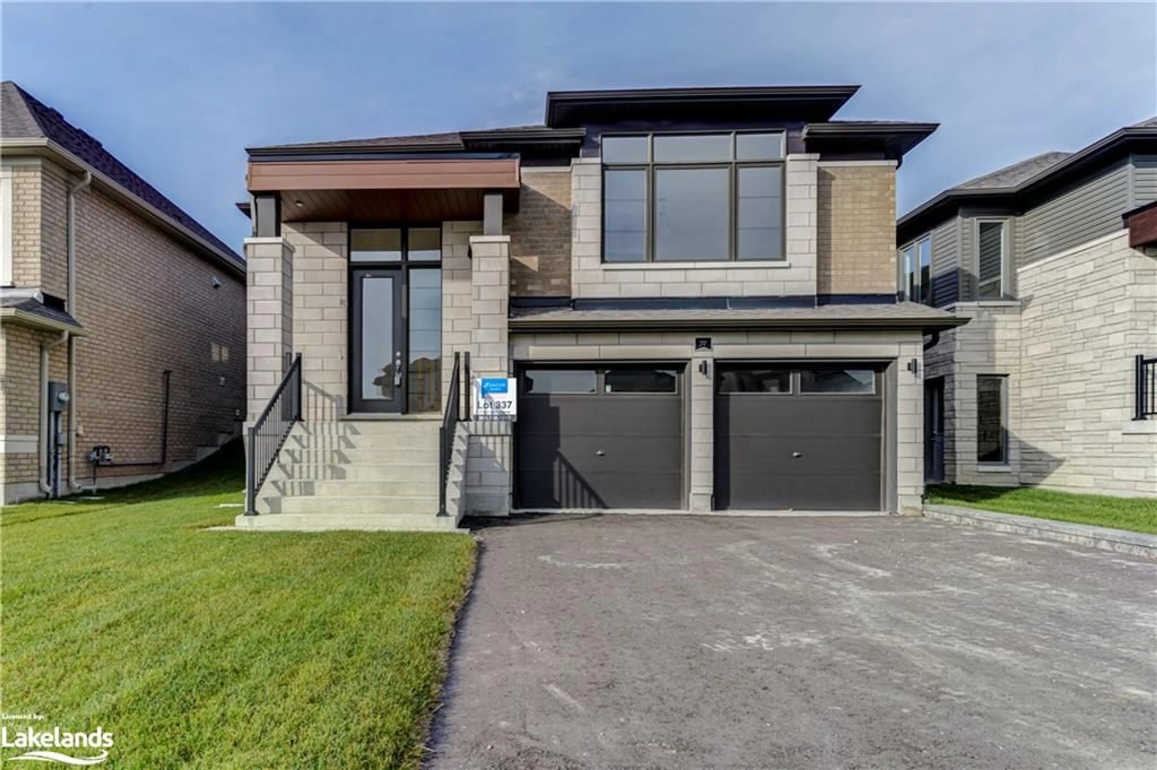 Frontside or backside of a home, the street view for 77 Sun Valley Ave, Wasaga Beach Ontario L9Z 0N8