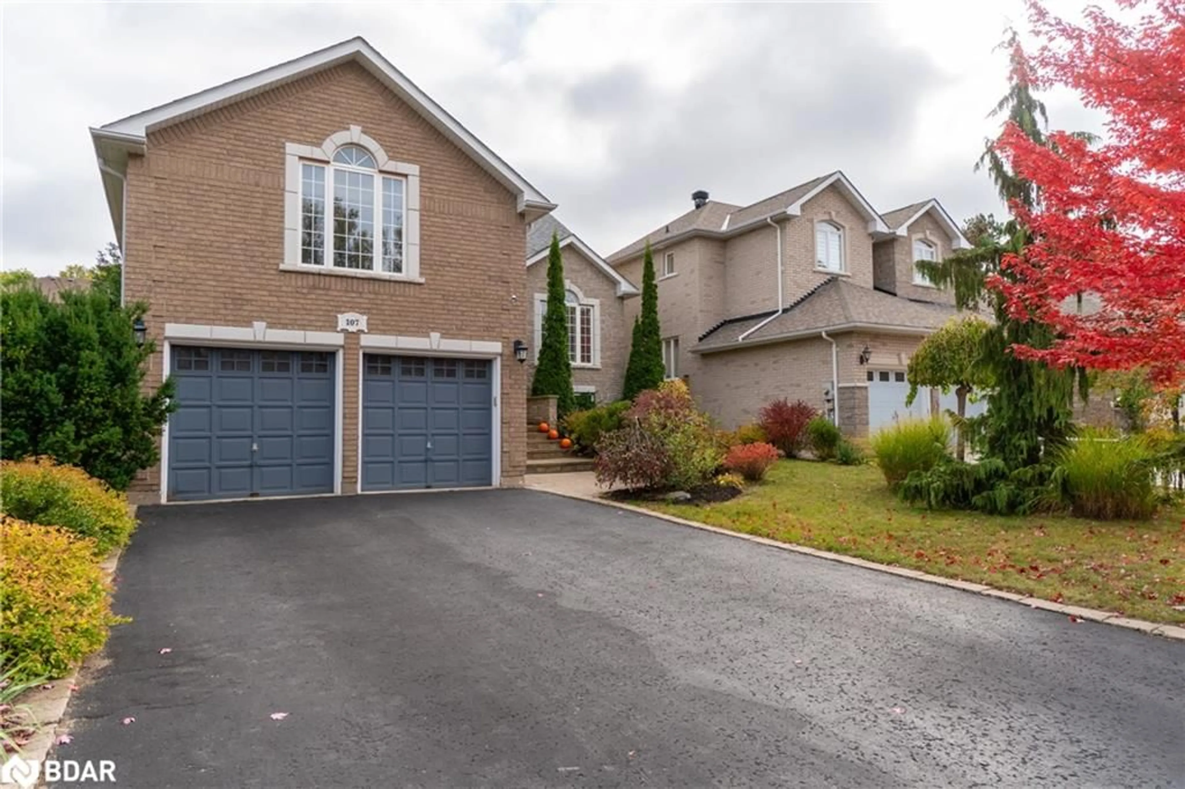 Frontside or backside of a home, the street view for 107 Cumming Dr, Barrie Ontario L4N 0C6