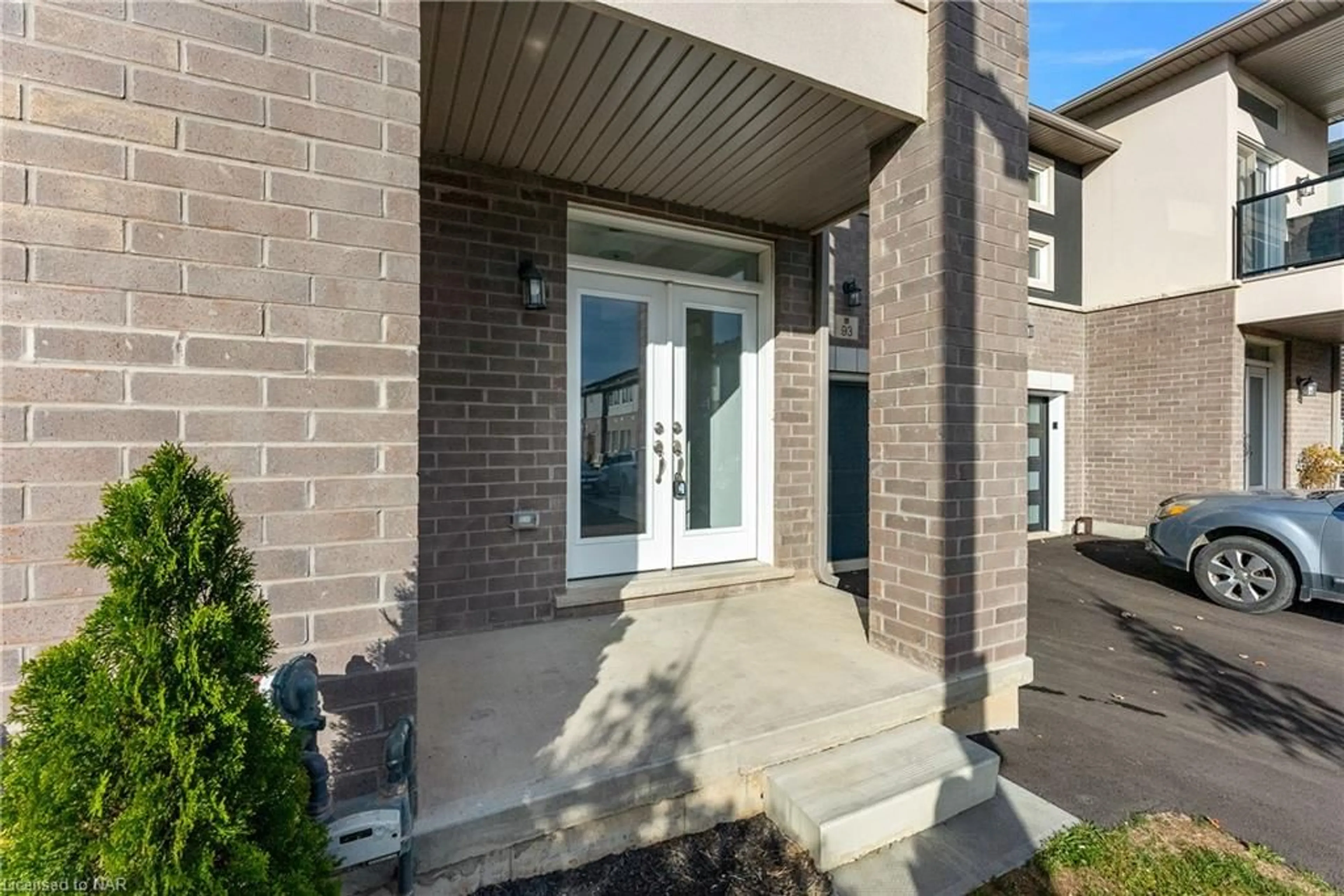 Indoor entryway, cement floor for 93 Renfrew Trail, Welland Ontario L3C 0K2