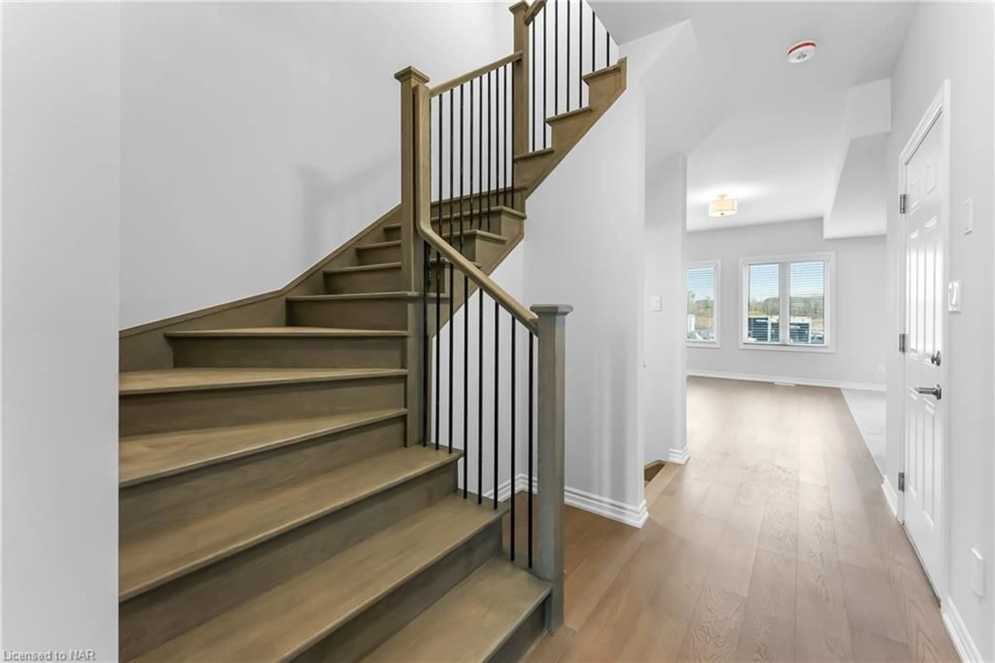 Stairs for 93 Renfrew Trail, Welland Ontario L3C 0K2