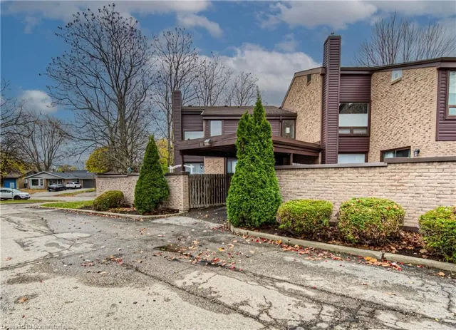 Additional property image - 28 Underhill Cres Unit 11
