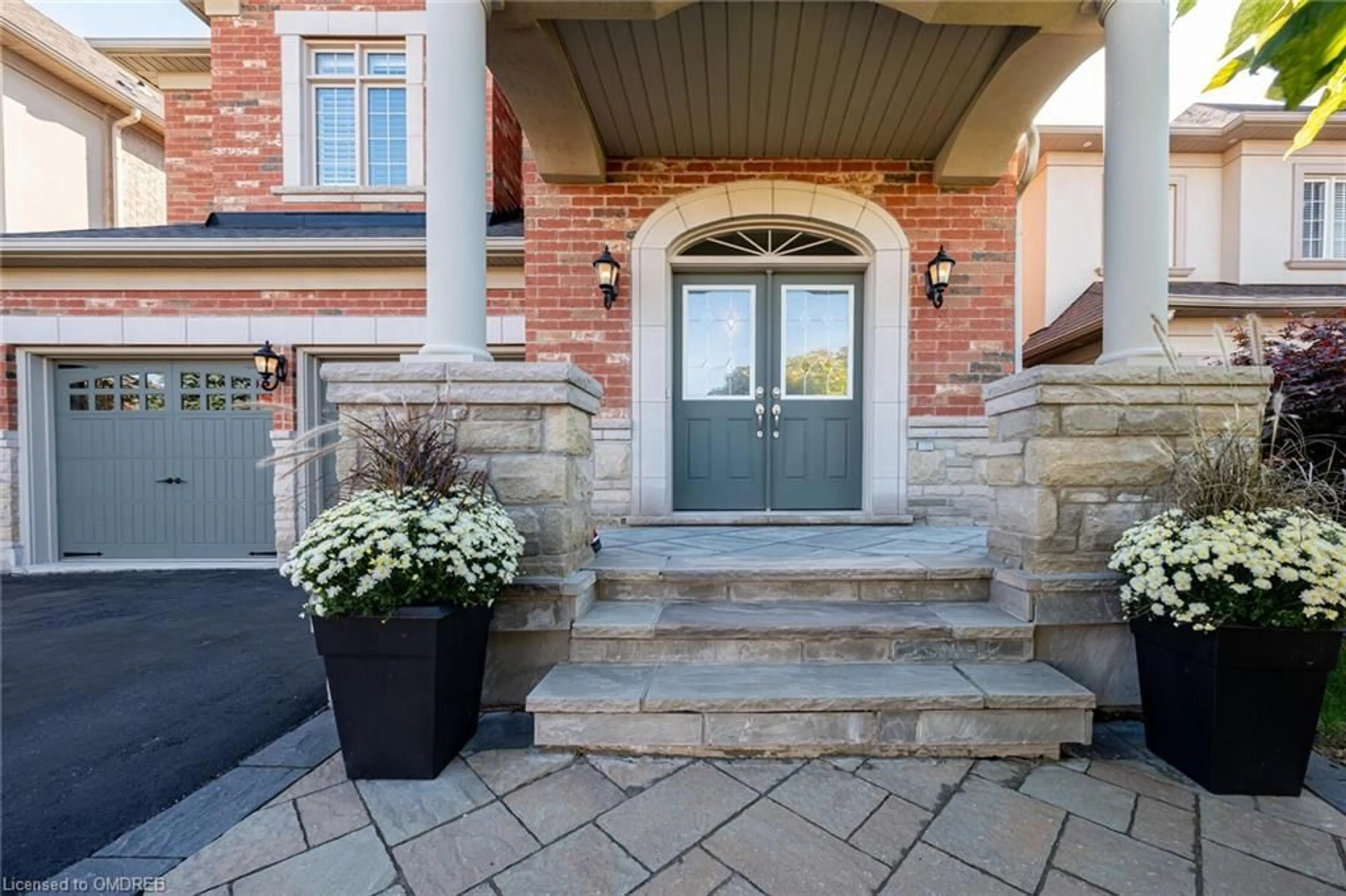 Home with brick exterior material for 13 Beacon Hill Dr, Brampton Ontario L6X 0V6