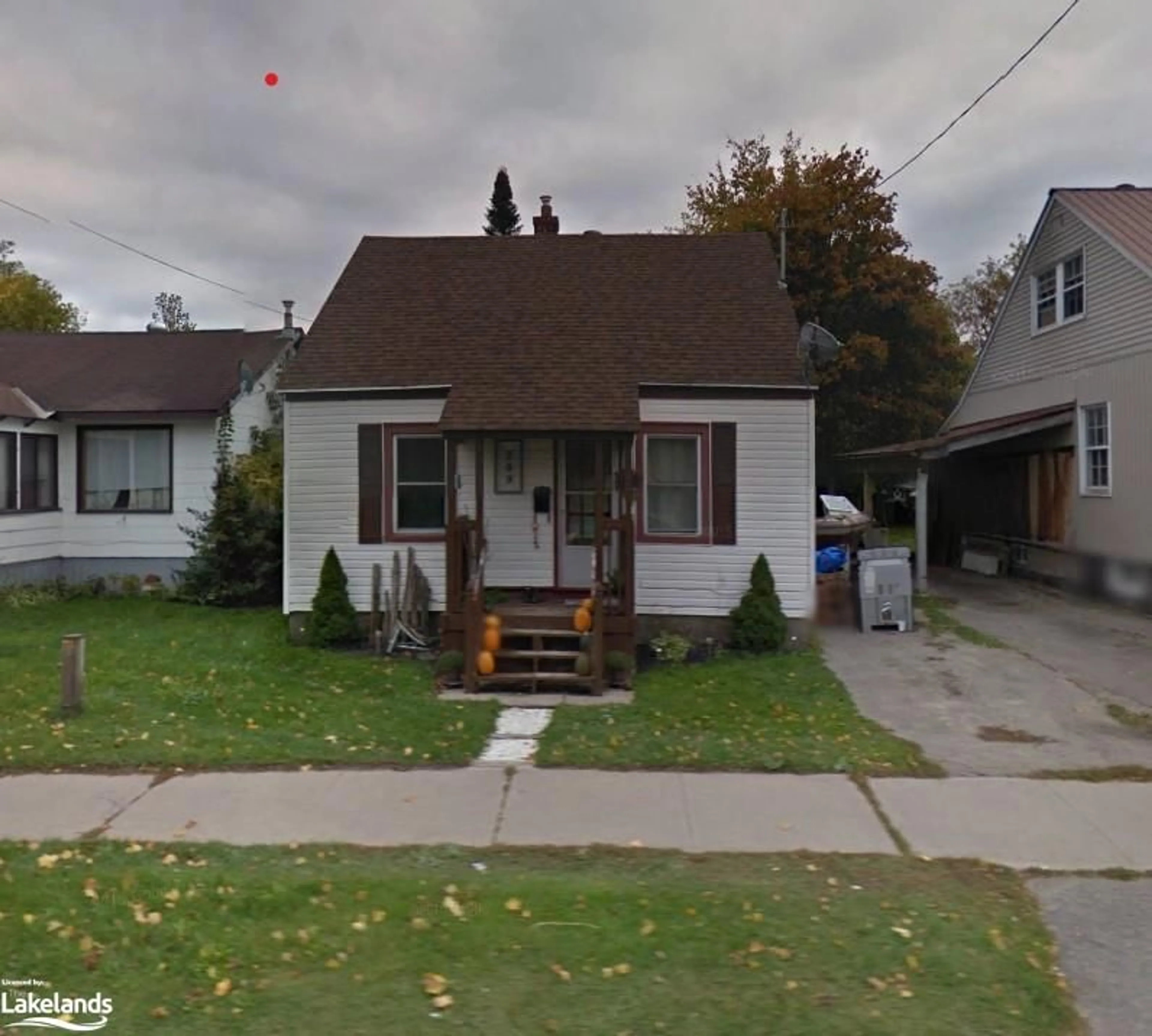 Frontside or backside of a home, the street view for 289 Elizabeth St, Midland Ontario L4R 1Y5