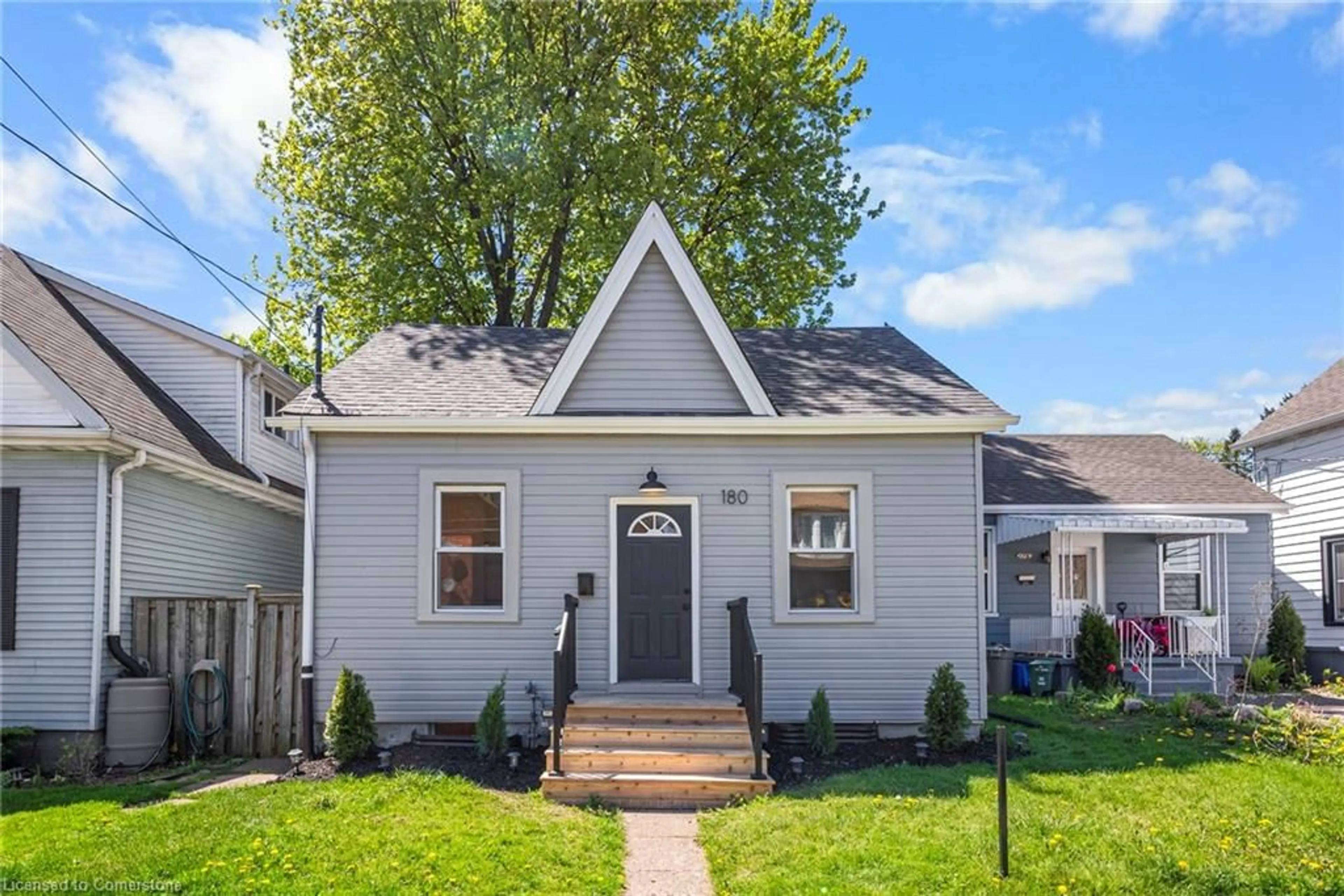 Frontside or backside of a home, cottage for 180 Wood St, Hamilton Ontario L8L 3Y9