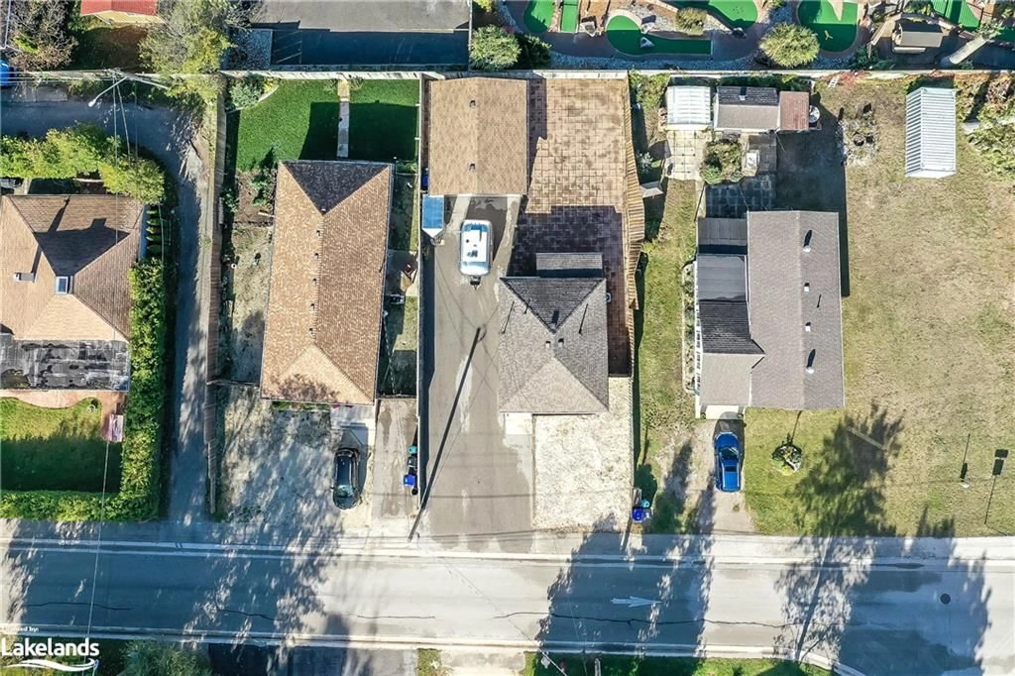 Frontside or backside of a home, the street view for 24 Glenwood Dr, Wasaga Beach Ontario L9Z 2K5