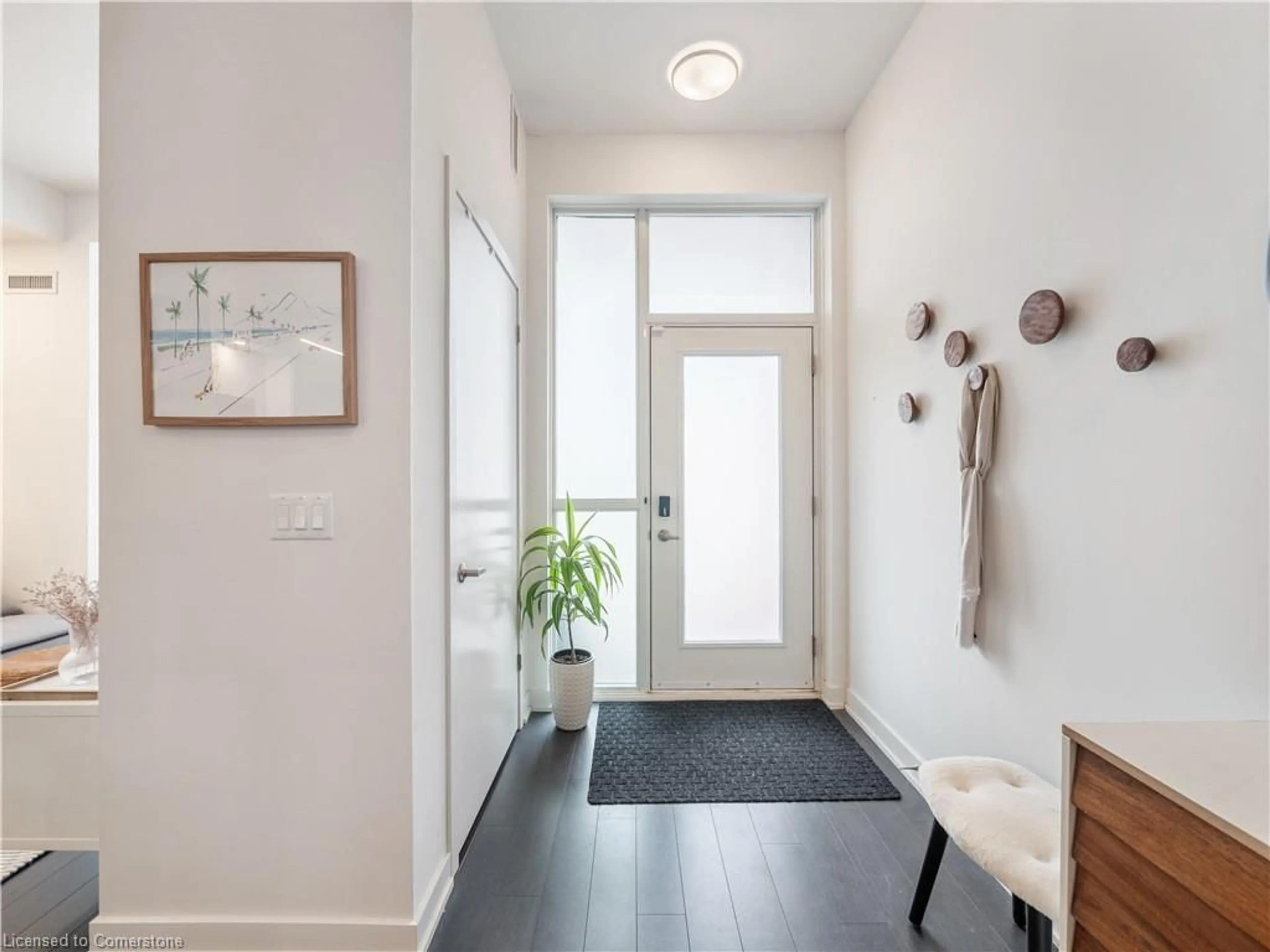 Indoor entryway, wood floors for 5240 Dundas Street St #B209, Burlington Ontario L7L 0J6