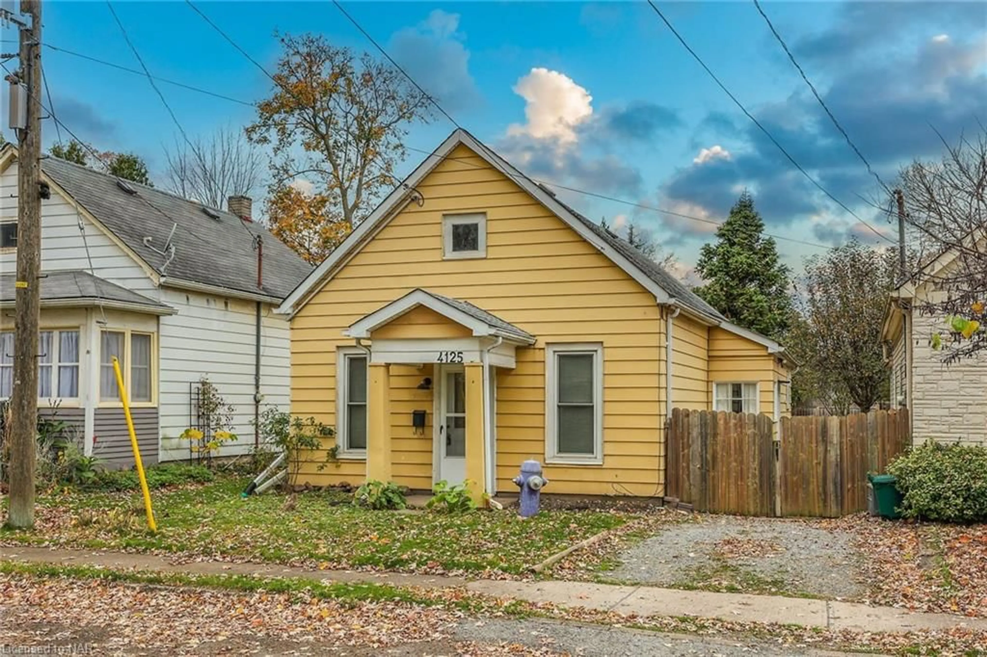 Frontside or backside of a home, cottage for 4125 May Ave, Niagara Falls Ontario L2E 3H6