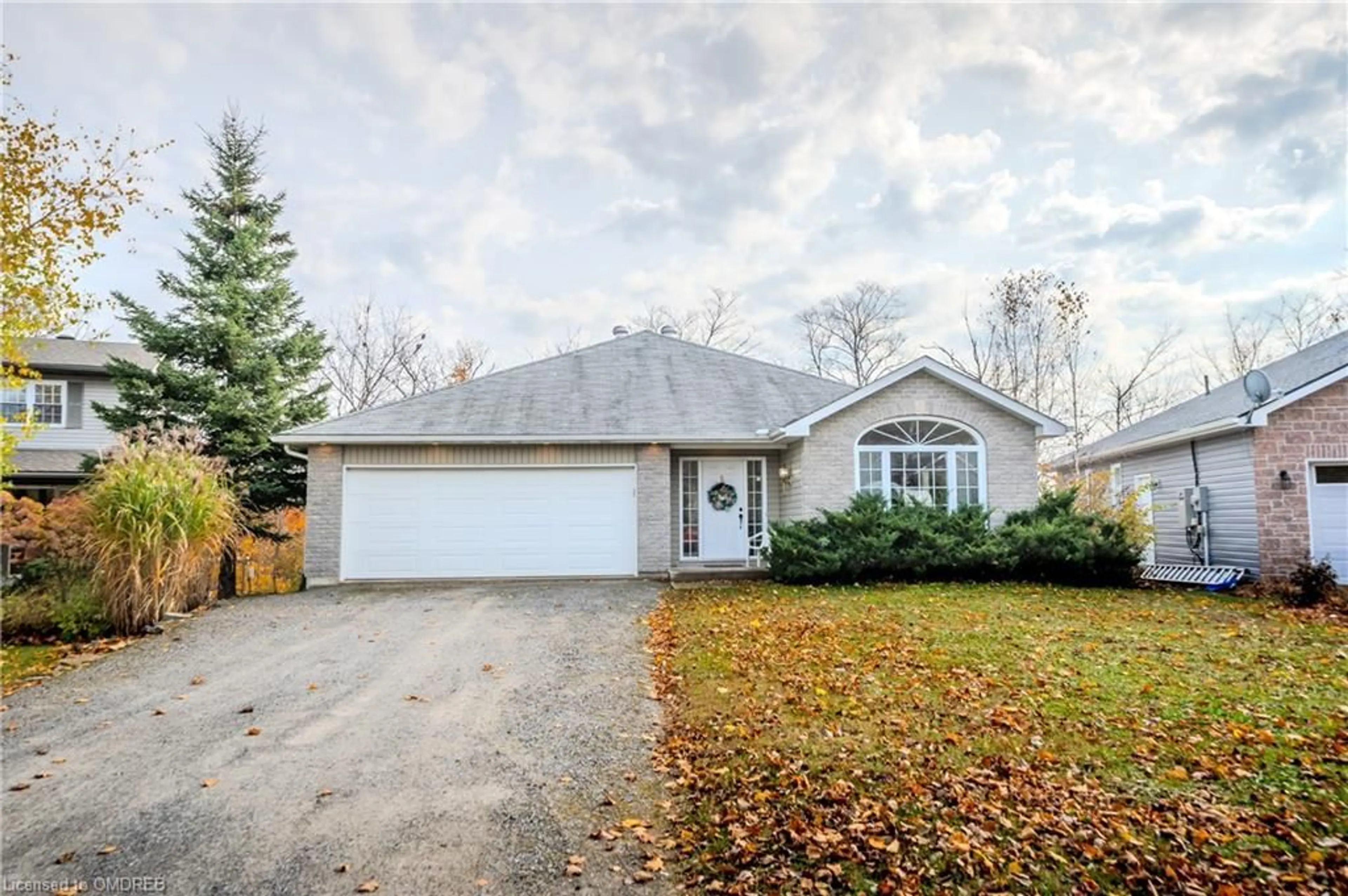 A pic from exterior of the house or condo, cottage for 6 Knotty Pine Trail, Huntsville Ontario P1H 1S9