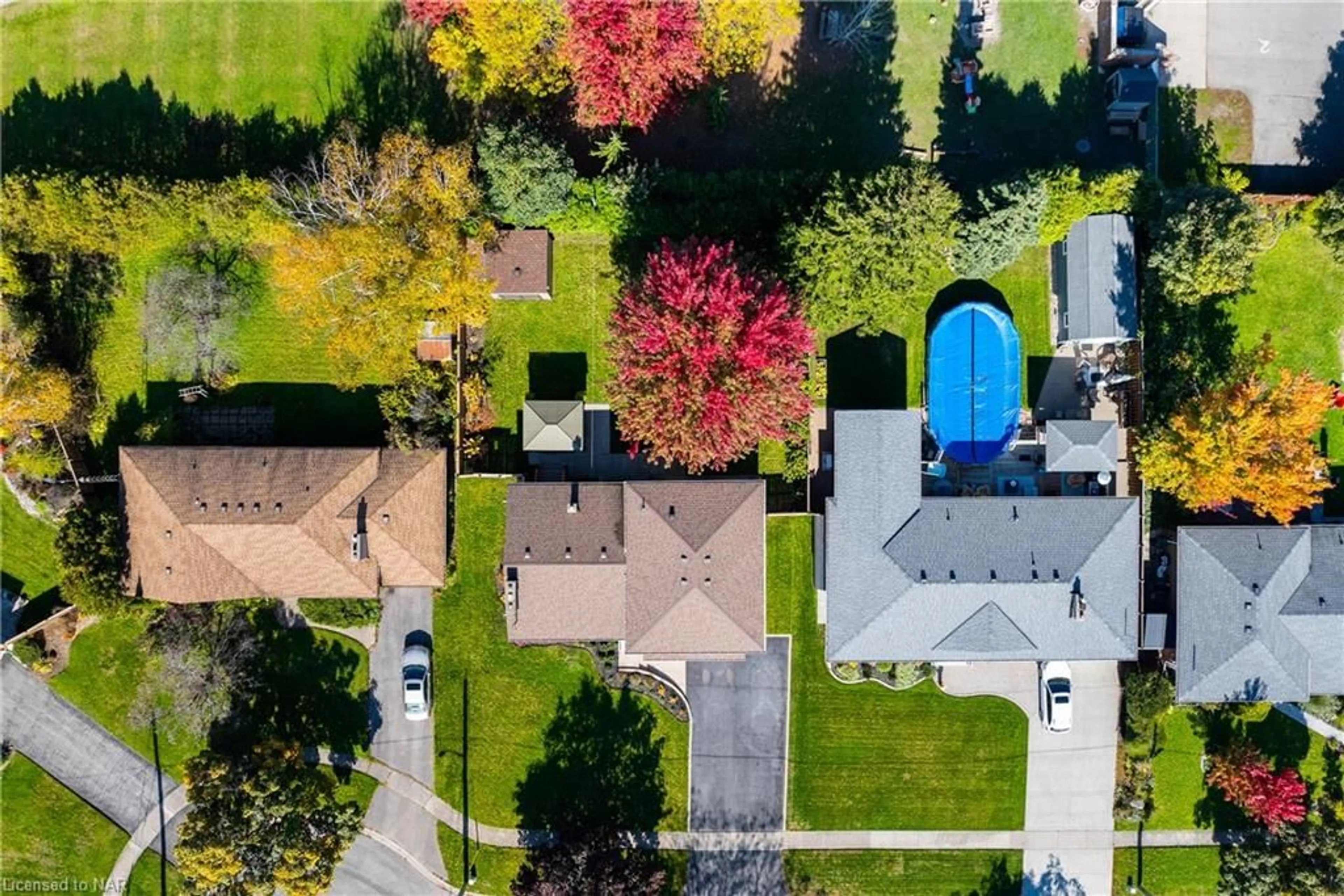 Frontside or backside of a home, the fenced backyard for 6977 Waterloo Dr, Niagara Falls Ontario L2J 1E3