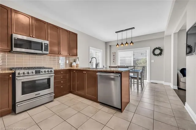 Additional property image - 8 Saybrook Gdns