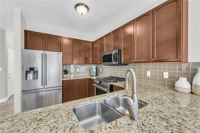 Additional property image - 8 Saybrook Gdns