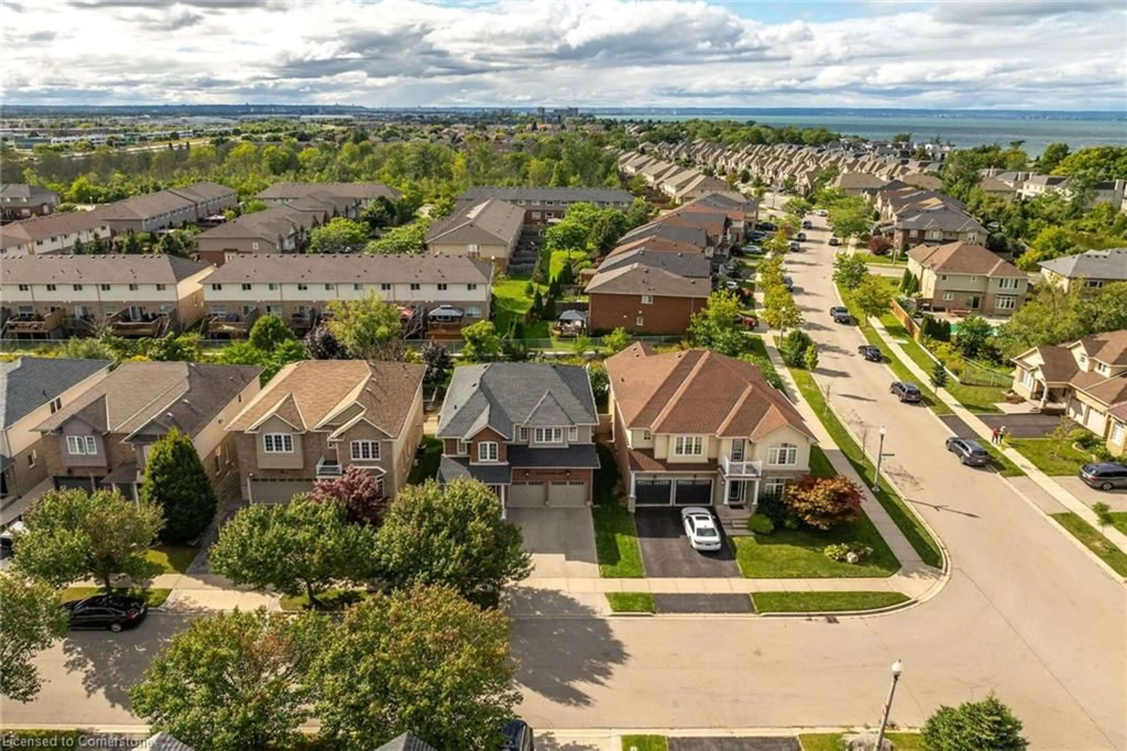 Frontside or backside of a home, the street view for 8 Saybrook Gdns, Stoney Creek Ontario L8E 0B6