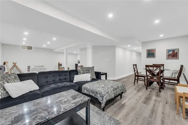 Additional property image - 8 Saybrook Gdns