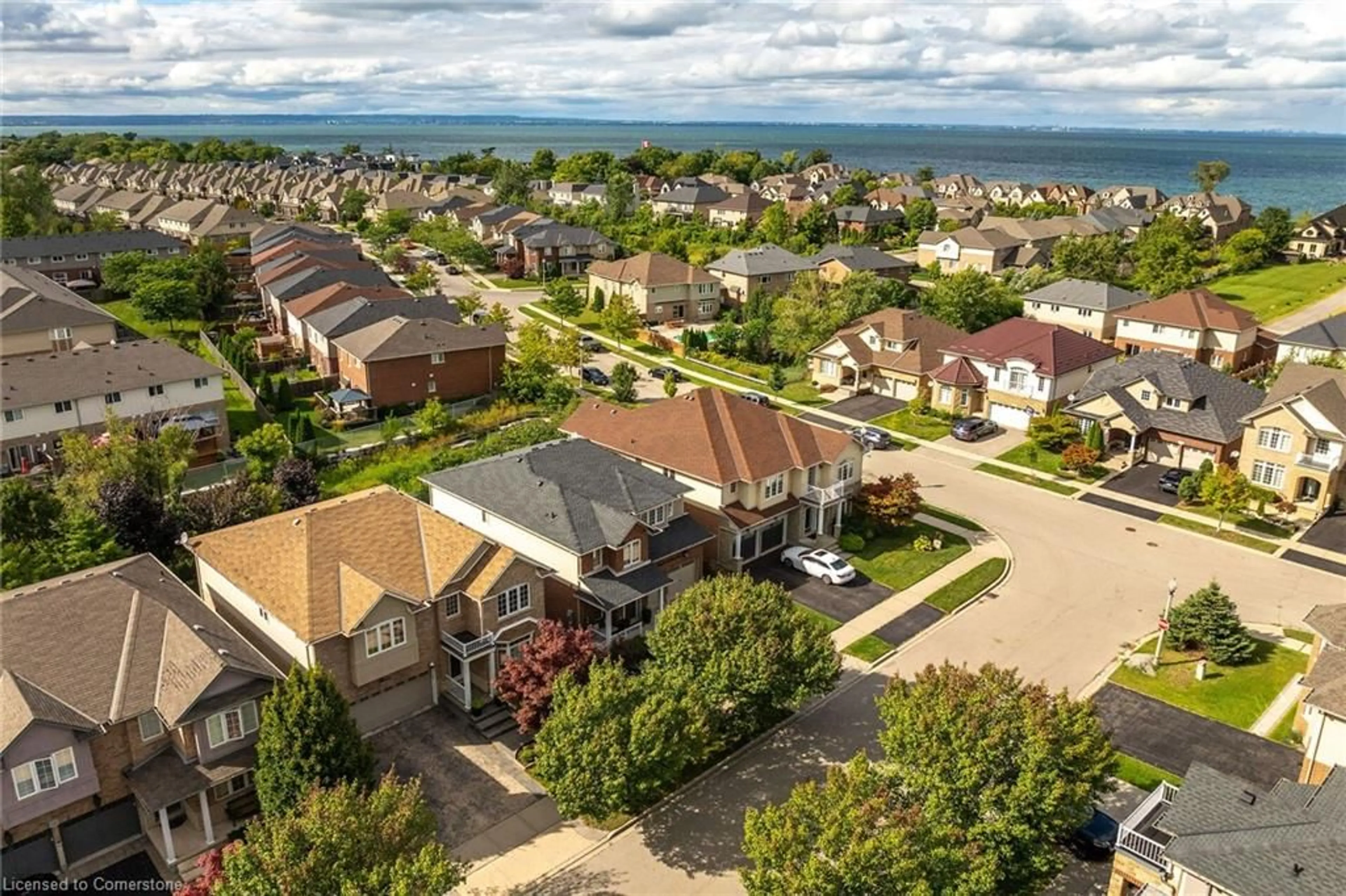 Frontside or backside of a home, the street view for 8 Saybrook Gdns, Stoney Creek Ontario L8E 0B6