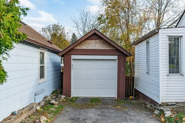 Additional property image - 937 Garth St