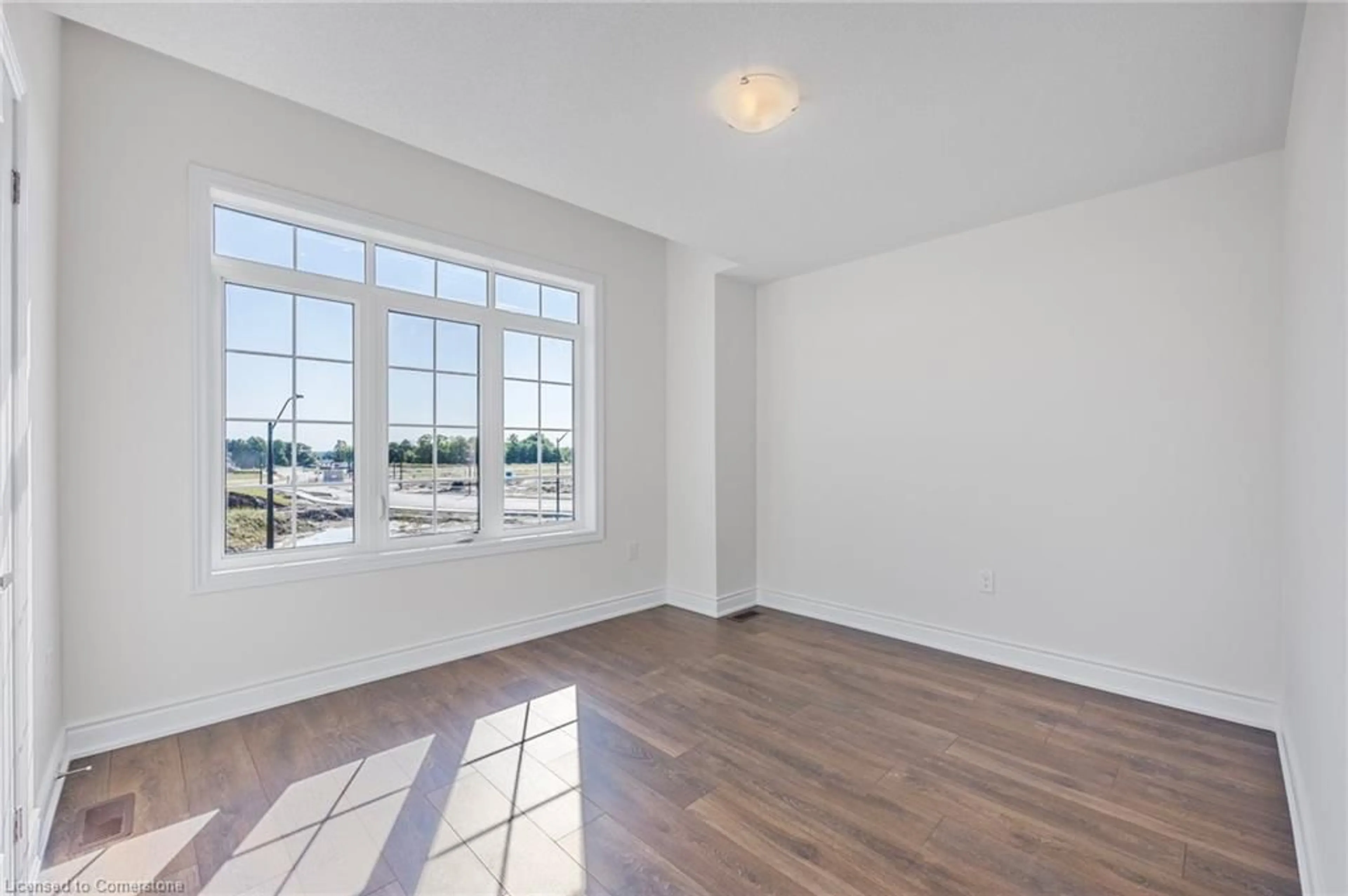 A pic of a room, wood floors for 9 Mission St, Wasaga Beach Ontario L9Z 0L8