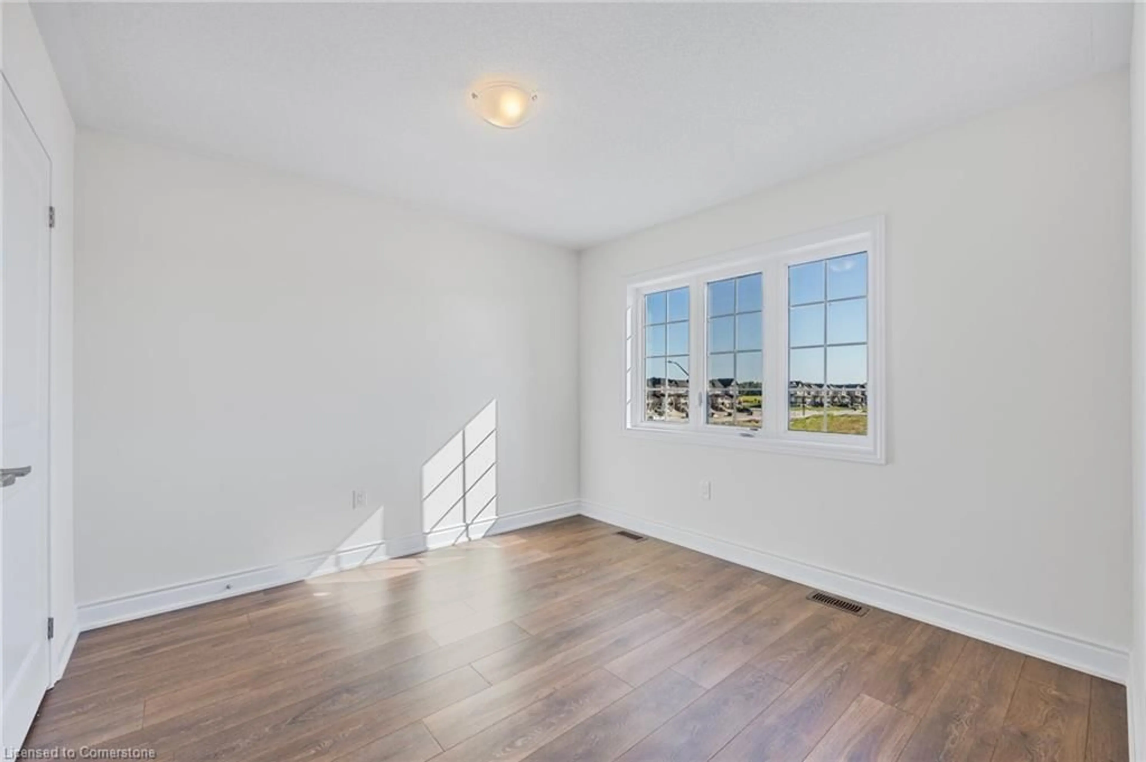 A pic of a room, wood floors for 9 Mission St, Wasaga Beach Ontario L9Z 0L8