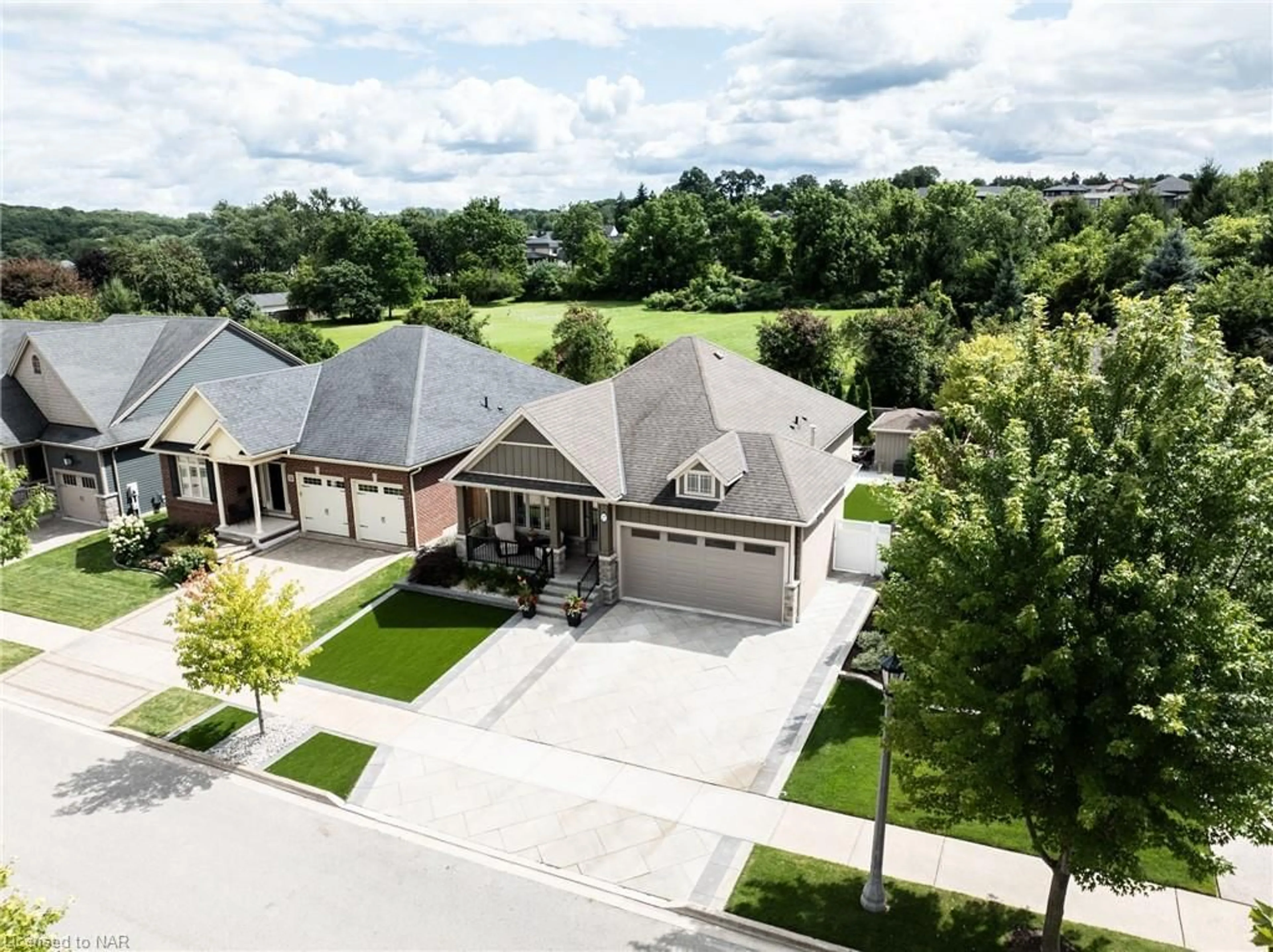 Frontside or backside of a home, the street view for 27 Hickory Ave, Niagara-on-the-Lake Ontario L0S 1J1