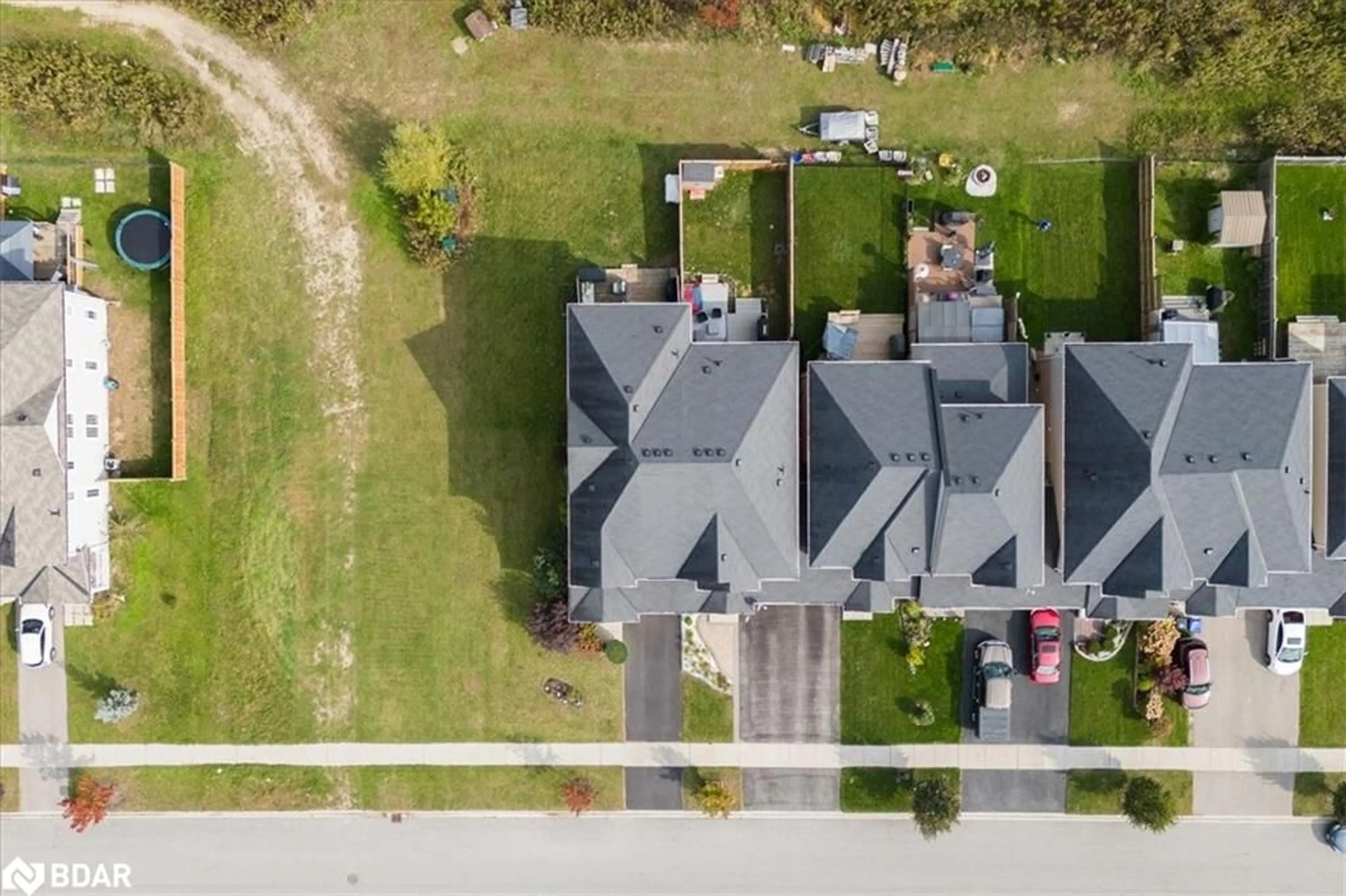 Frontside or backside of a home, the street view for 117 Collier Cres, Essa Ontario L0M 1B5