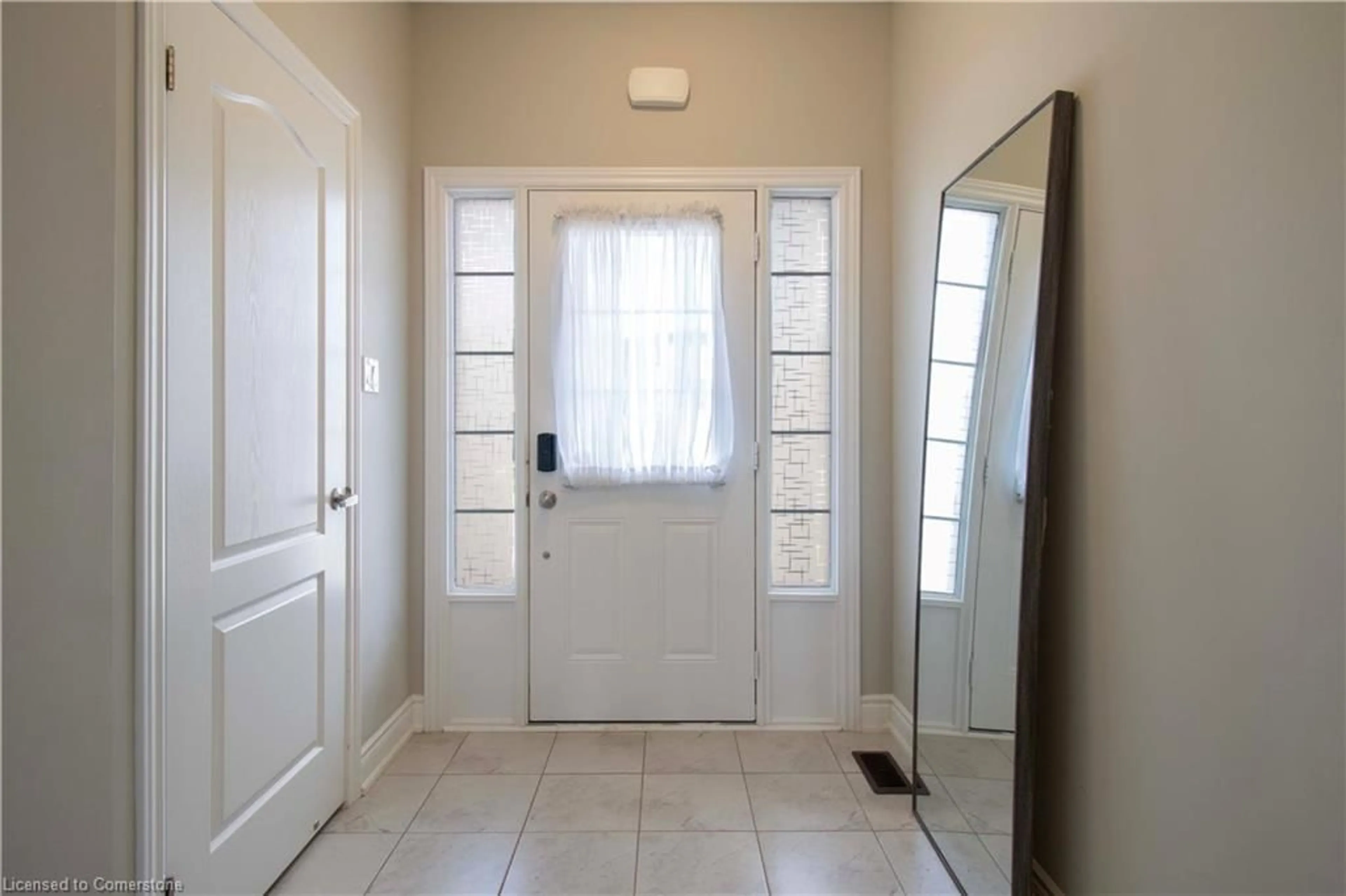 Indoor entryway, wood floors for 66 Homestead Way, Thorold Ontario L2V 0H1