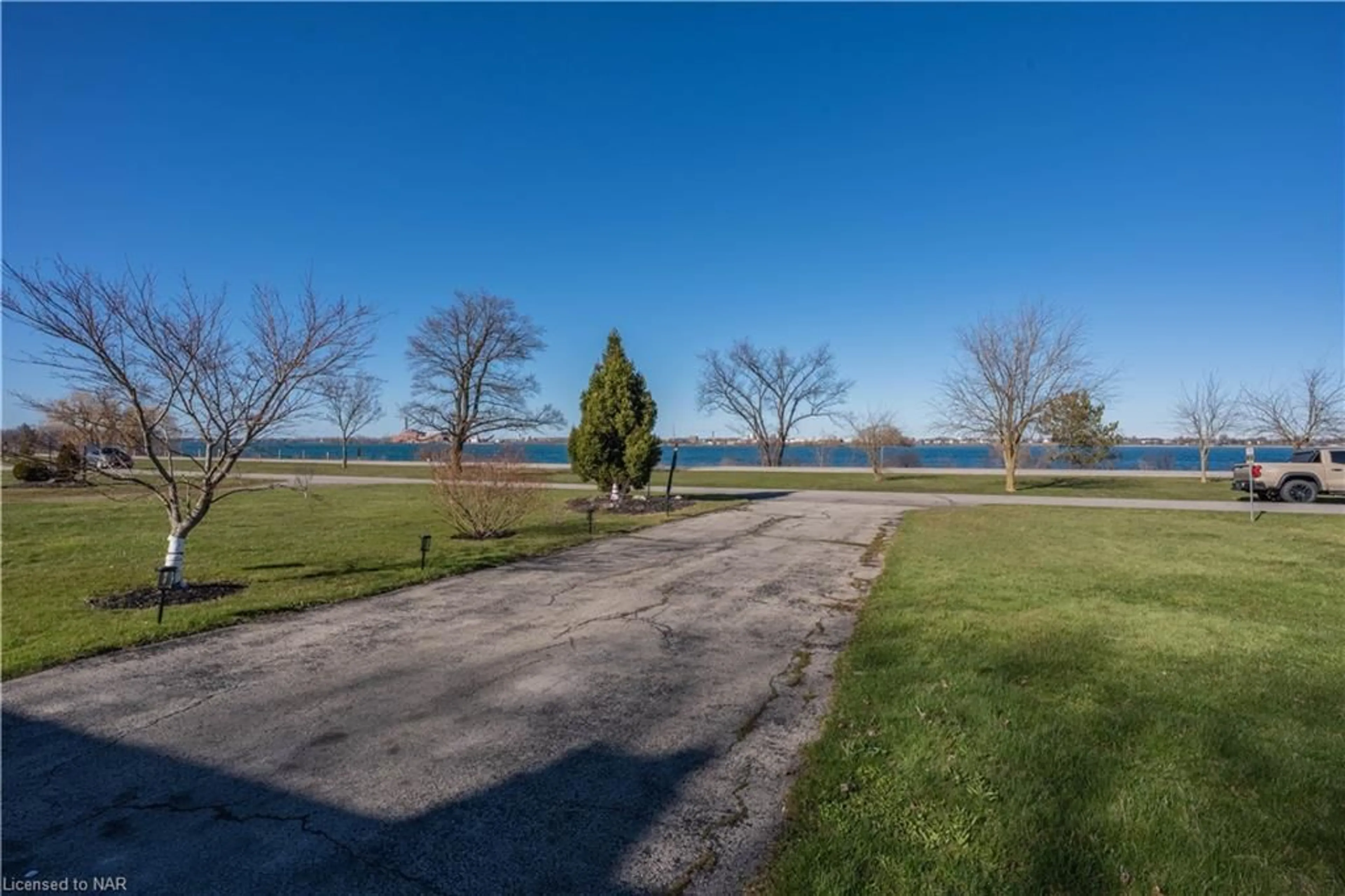 Patio, lake for 1291 Niagara Pky, Fort Erie Ontario L2A 5M4