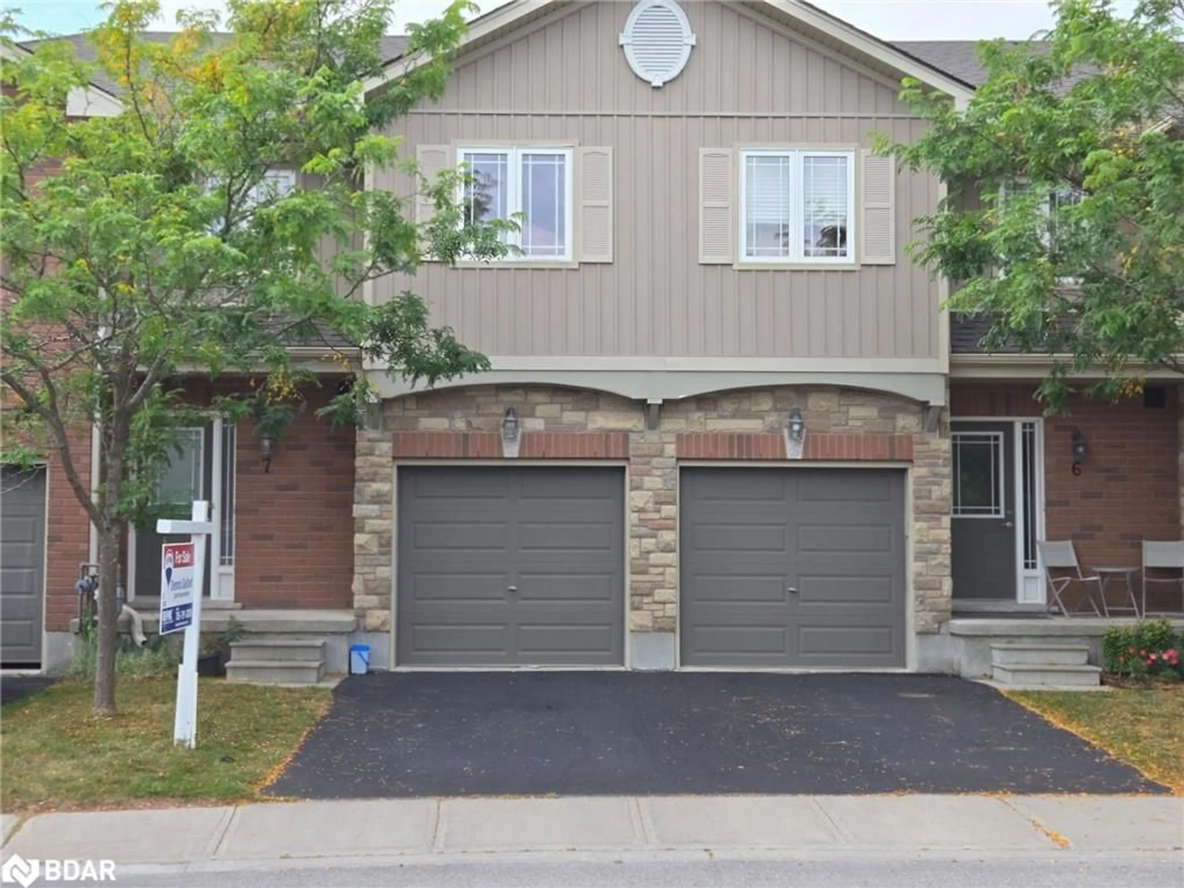 A pic from exterior of the house or condo, cottage for 204 Alva St #7, Barrie Ontario L4N 3W3