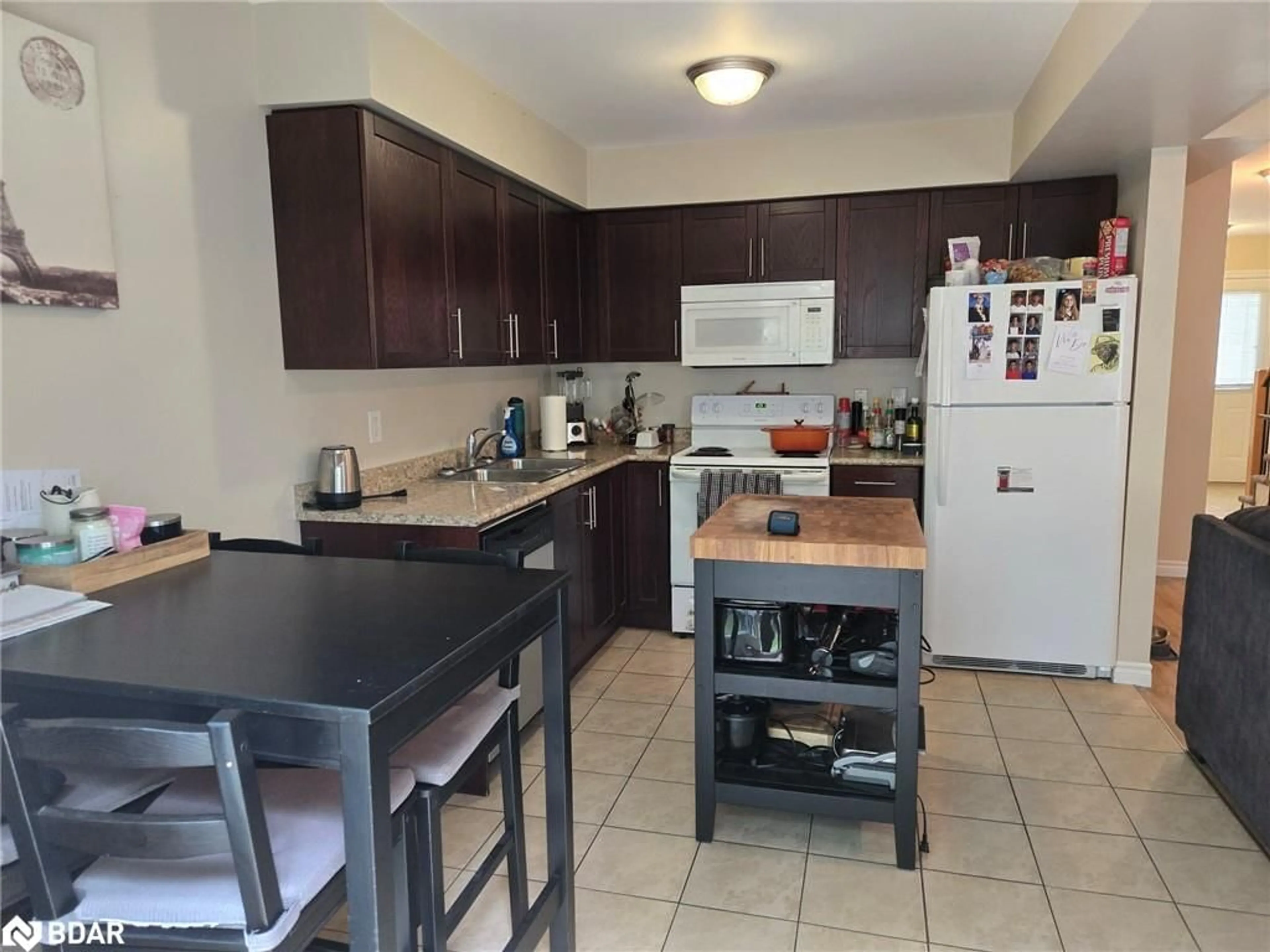 Standard kitchen for 204 Alva St #7, Barrie Ontario L4N 3W3