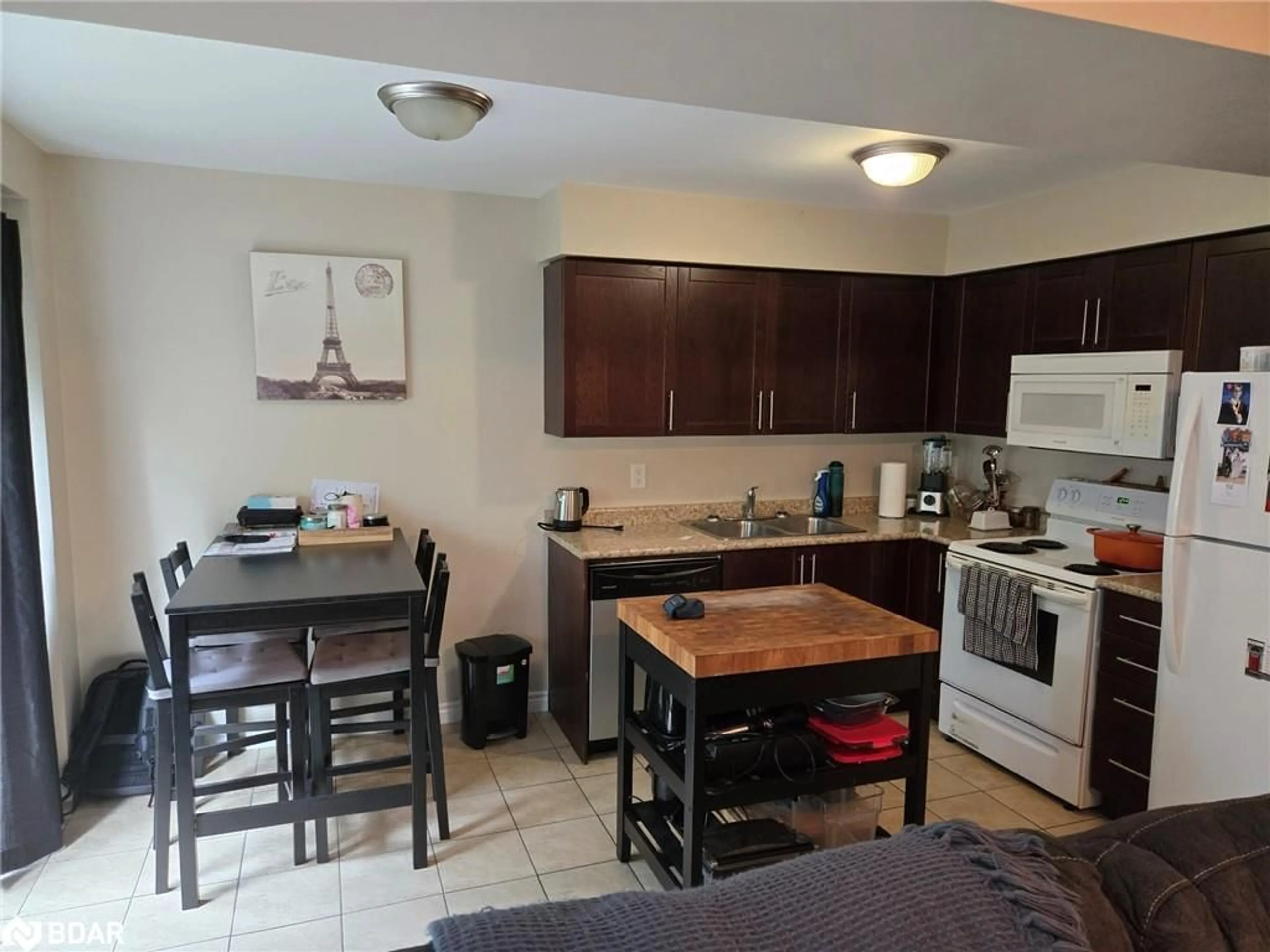 Standard kitchen, cottage for 204 Alva St #7, Barrie Ontario L4N 3W3