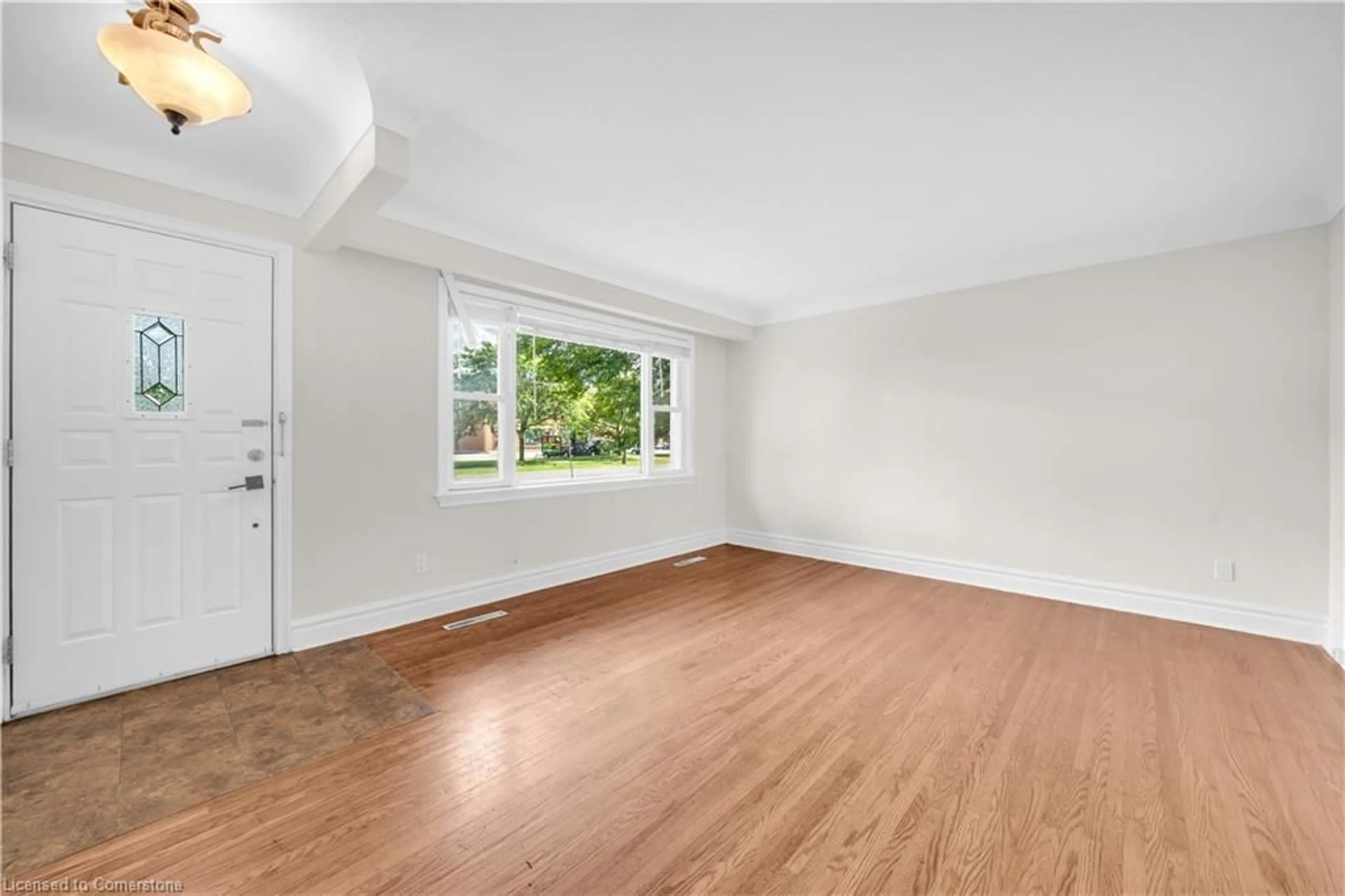 A pic of a room, wood floors for 315 Bunting Rd, St. Catharines Ontario L2M 3Y4