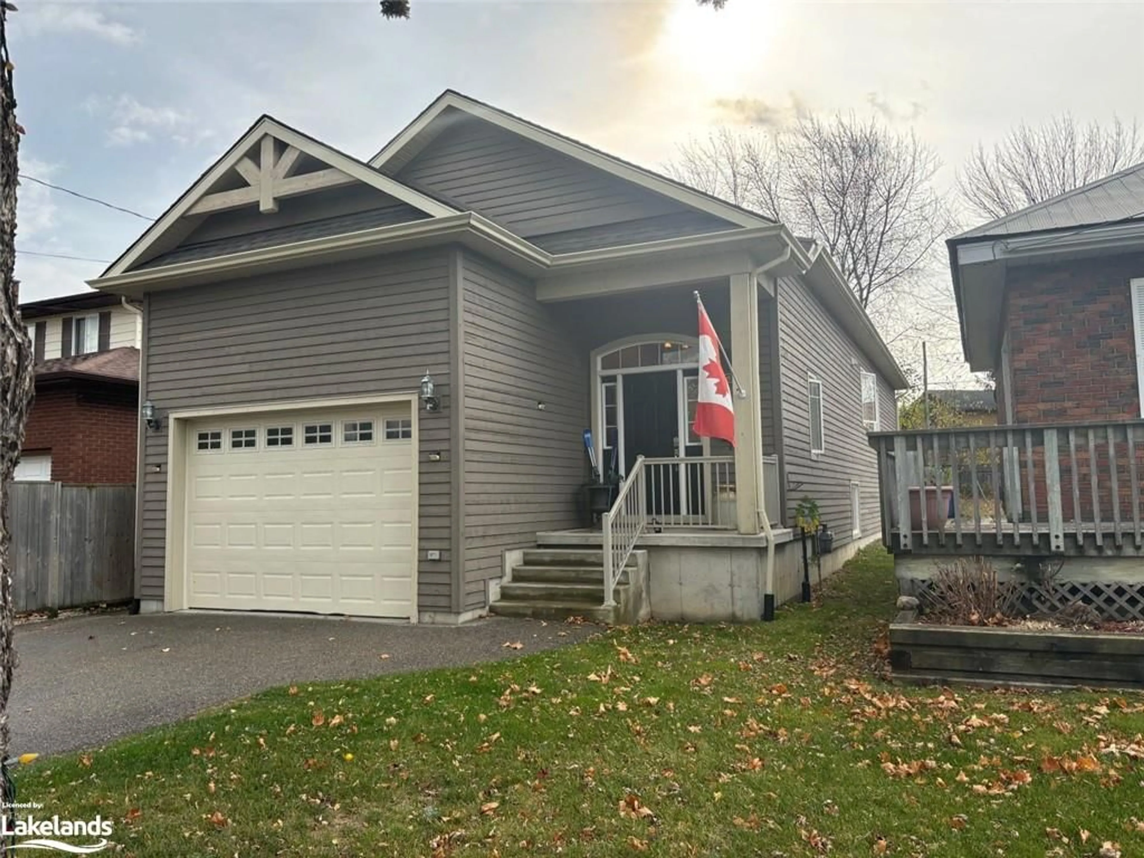 Frontside or backside of a home, cottage for 38 Rodney St, Collingwood Ontario L9Y 1C1