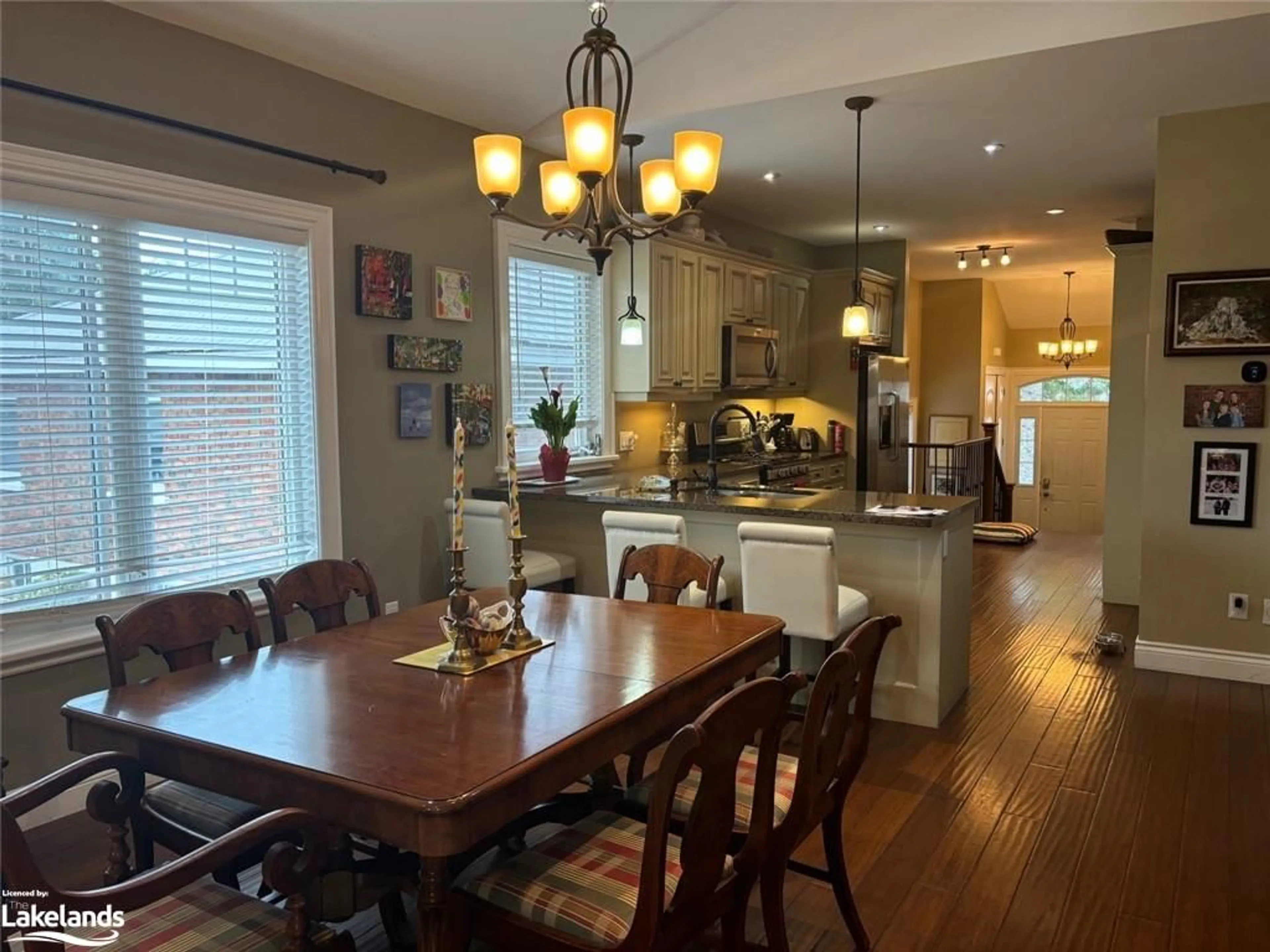 Open concept kitchen for 38 Rodney St, Collingwood Ontario L9Y 1C1