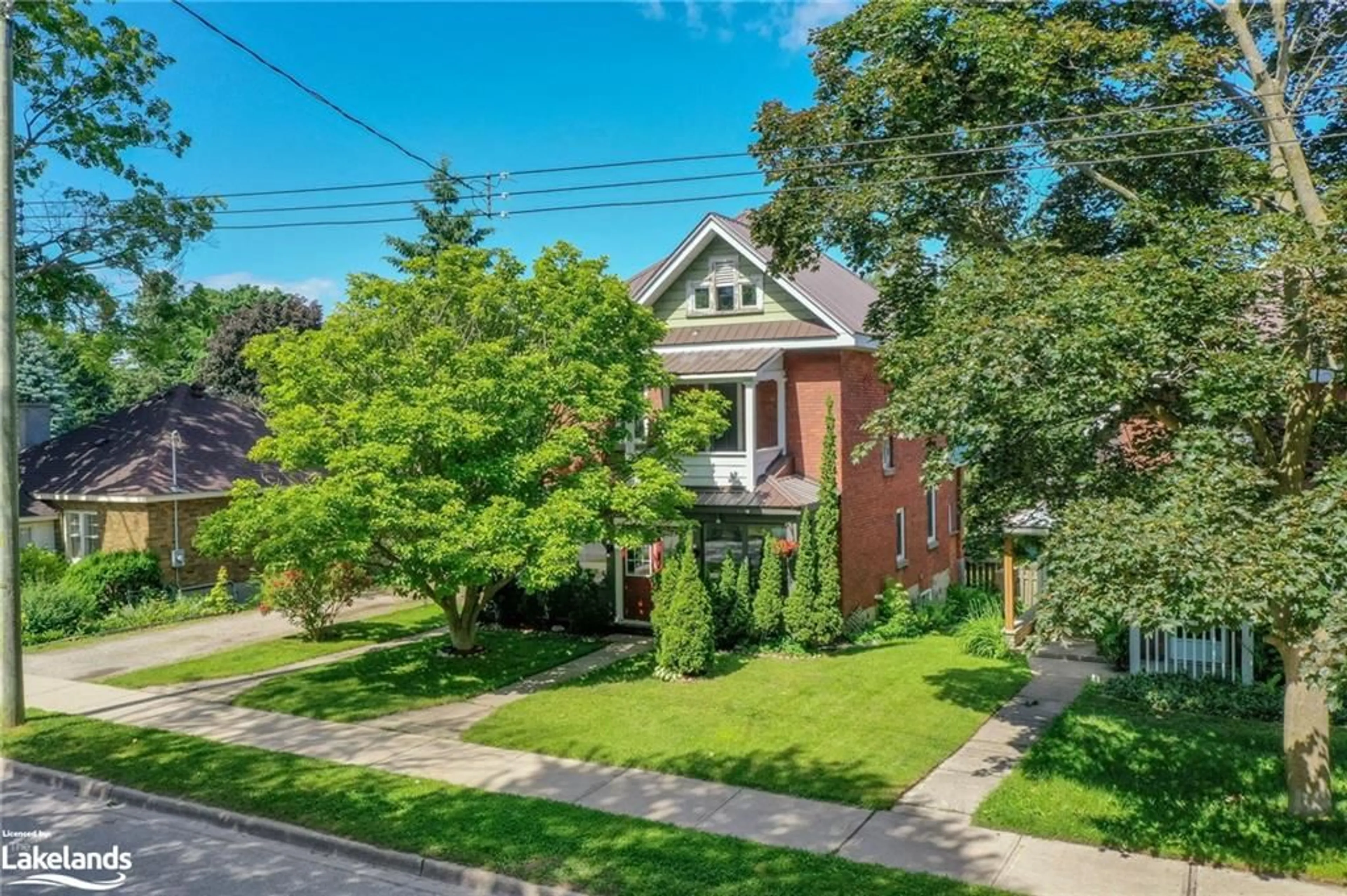 A pic from exterior of the house or condo, the street view for 457 Queen St, Midland Ontario L4R 3J3