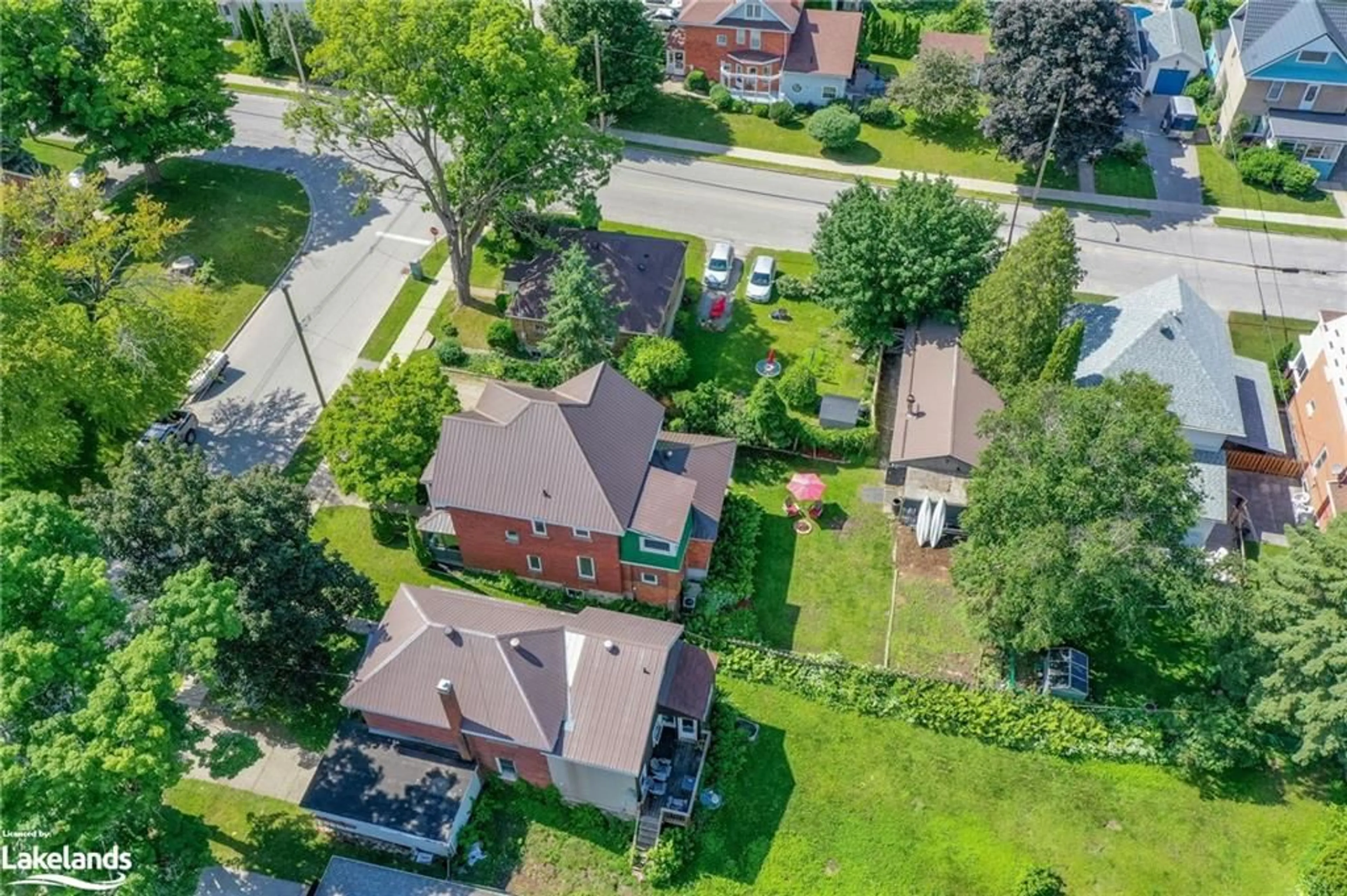 Frontside or backside of a home, the street view for 457 Queen St, Midland Ontario L4R 3J3