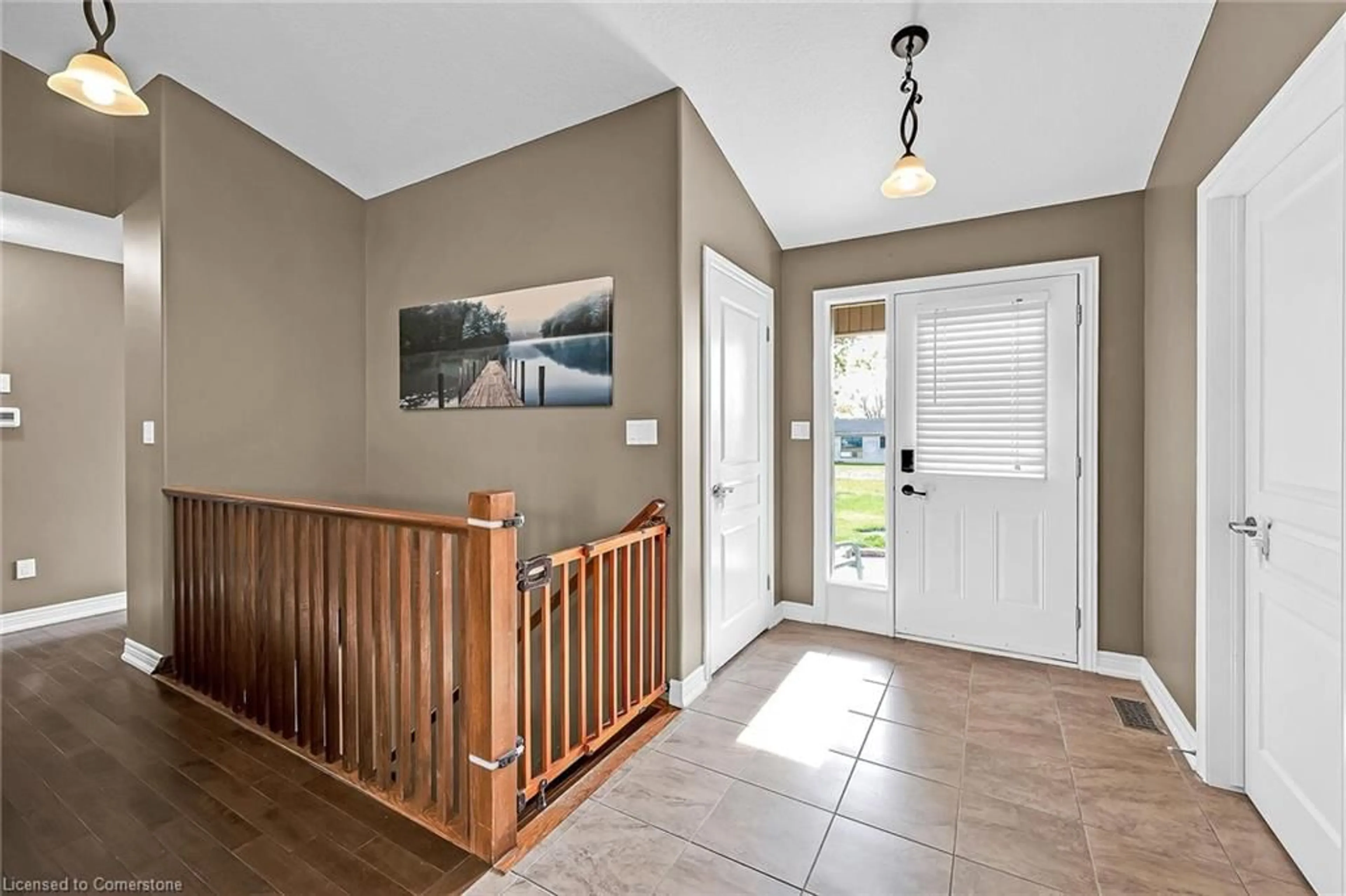 Indoor entryway, wood floors for 29 Lakeview Lane, Selkirk Ontario N0A 1P0