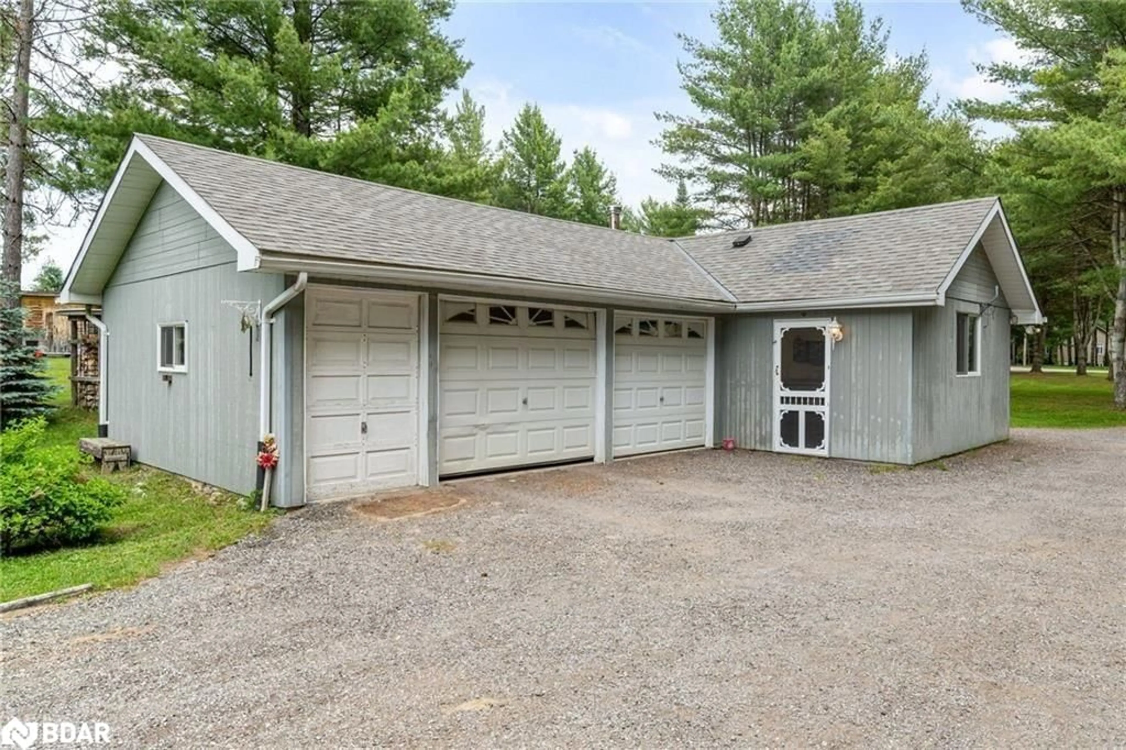 Indoor garage, cement floor for 76 Black Bear Dr, Fenelon Falls Ontario K0M 1N0