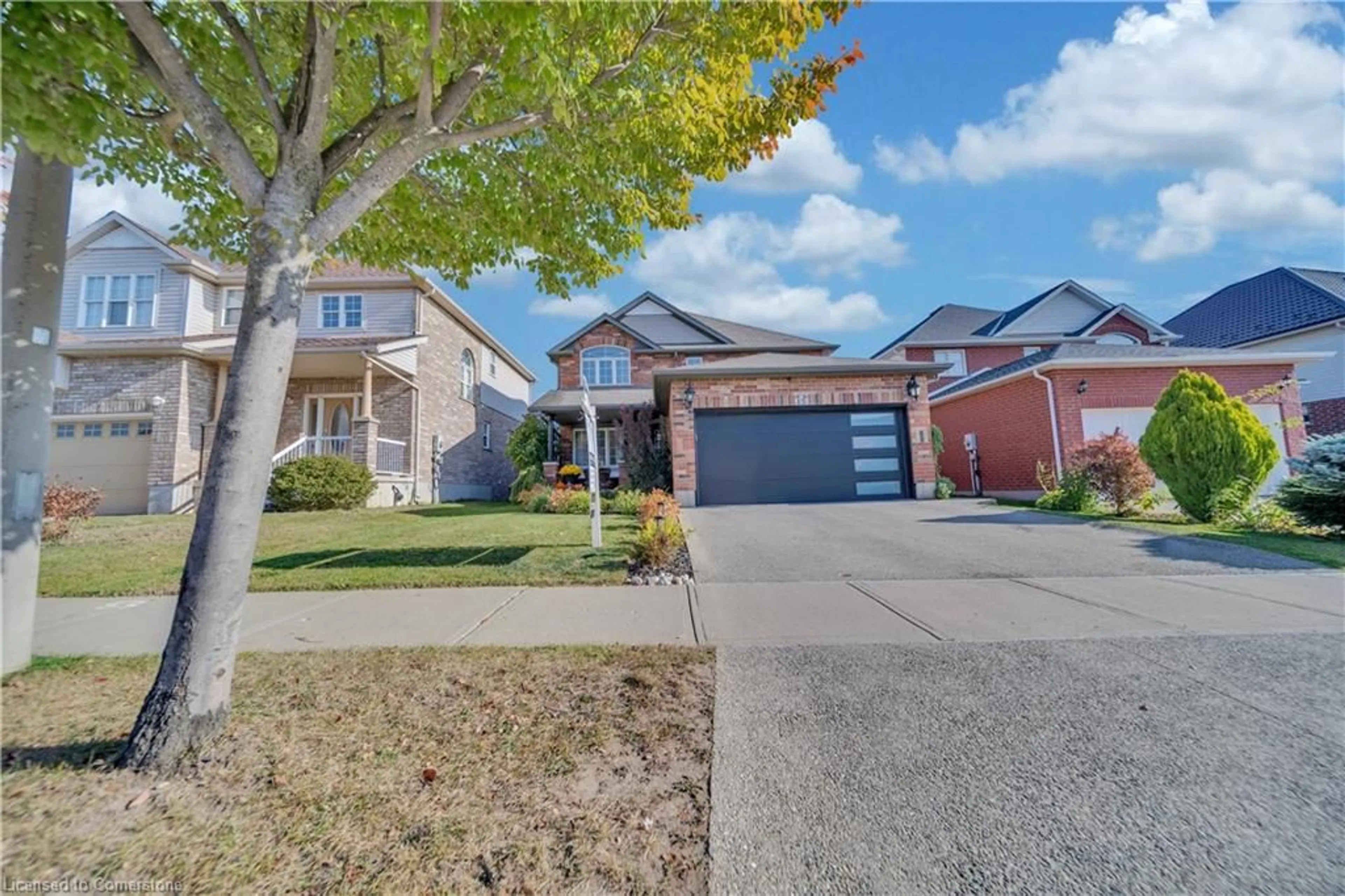 Frontside or backside of a home, the street view for 15 Yarrow Crt, Kitchener Ontario N2E 4C4