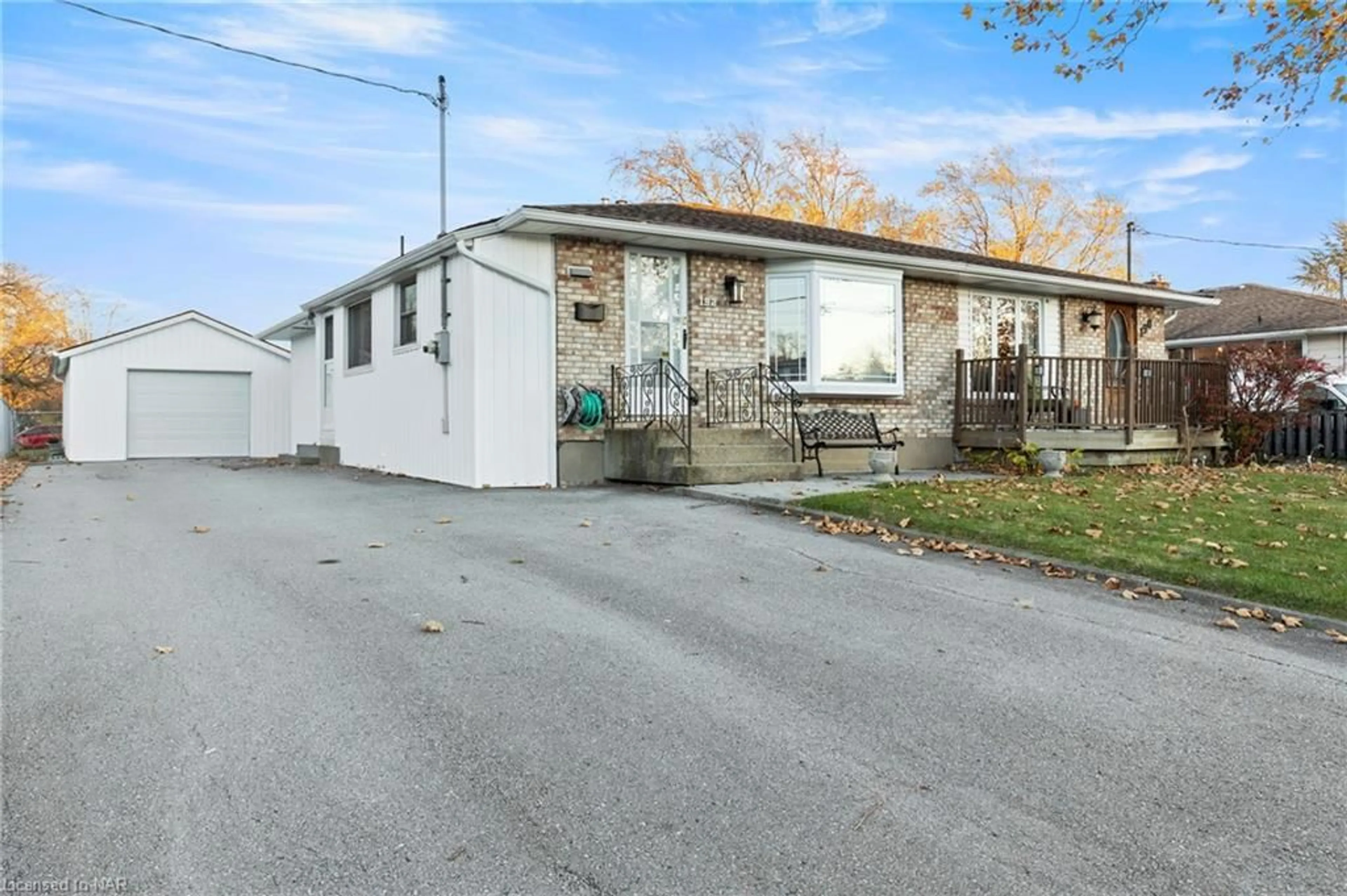 A pic from exterior of the house or condo, the street view for 192 Dorchester Blvd, St. Catharines Ontario L2M 6C1