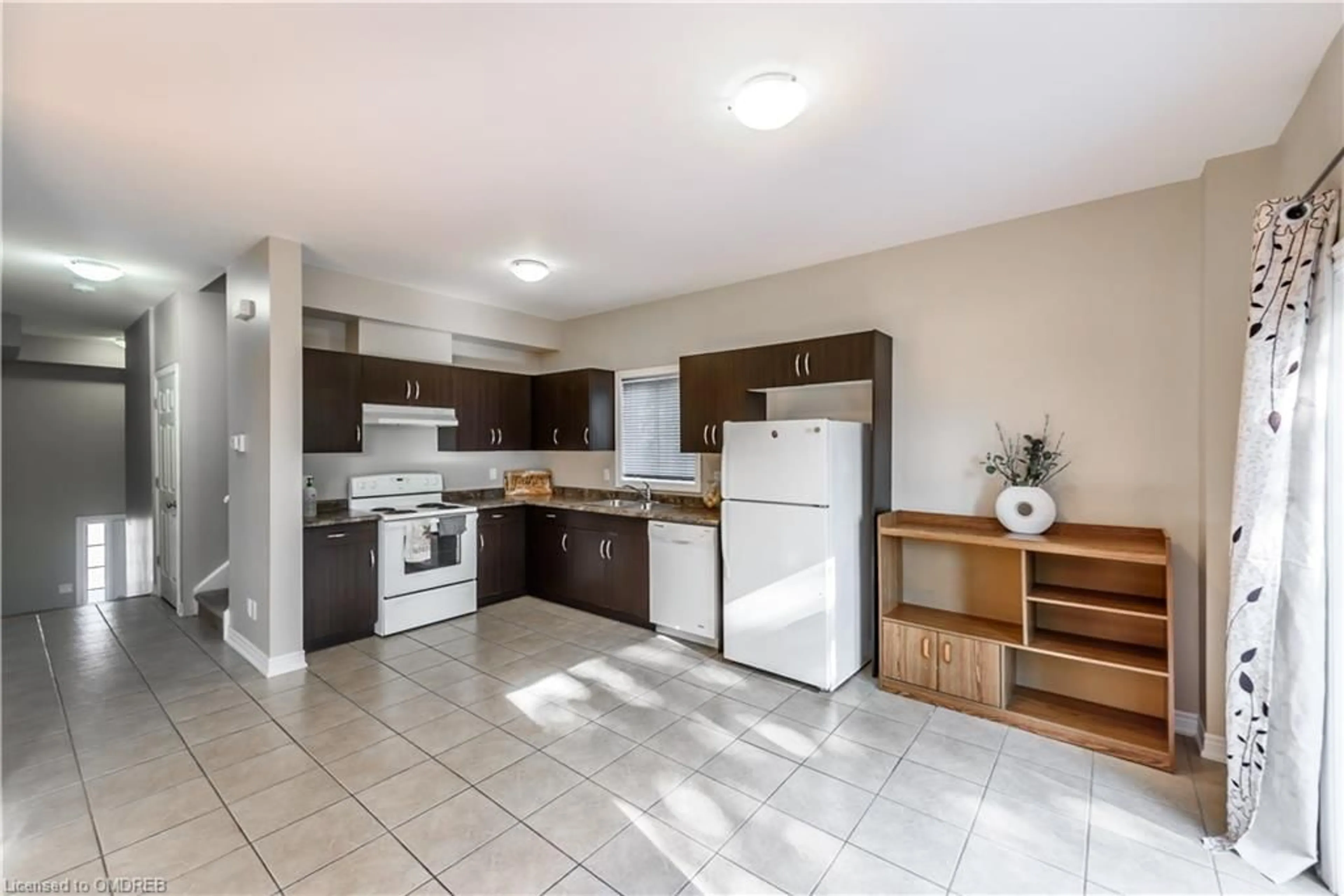 Standard kitchen, wood floors, cottage for 81 Wellington Street North St, St. Catharines Ontario L2V 2E8