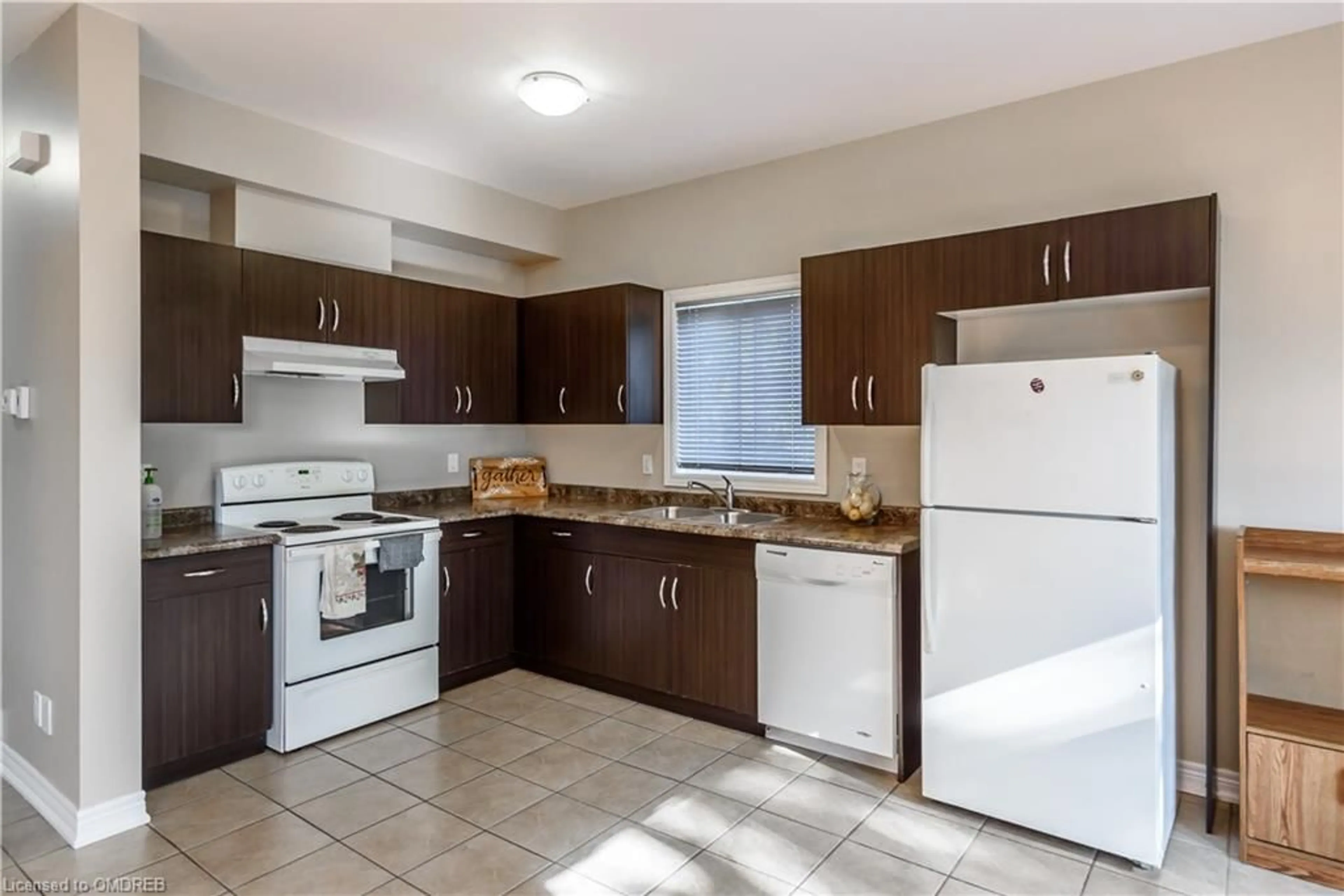 Standard kitchen for 81 Wellington Street North St, St. Catharines Ontario L2V 2E8