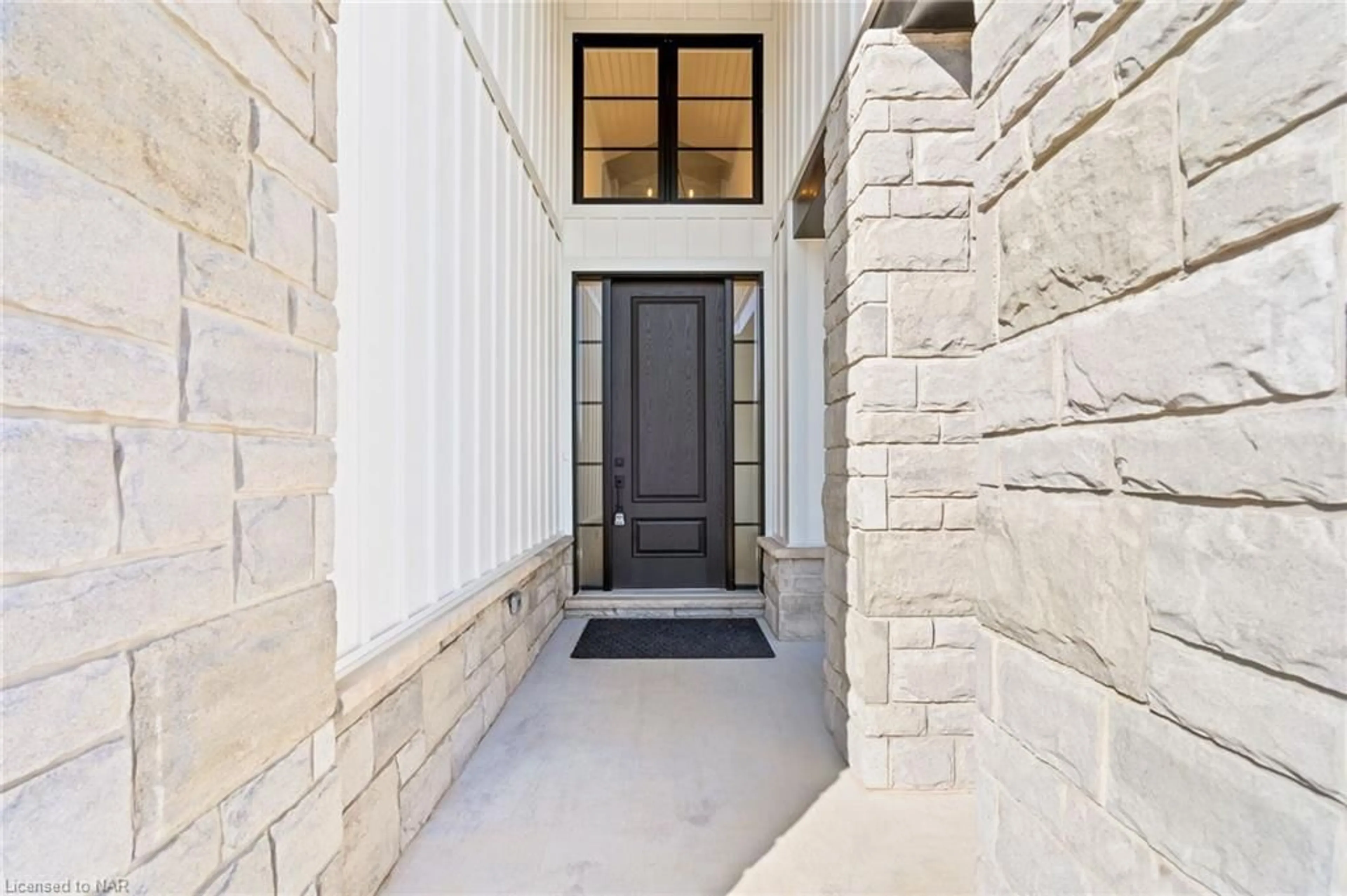 Indoor entryway, cement floor for 4217 Manson Lane, Lincoln Ontario L0R 1G0