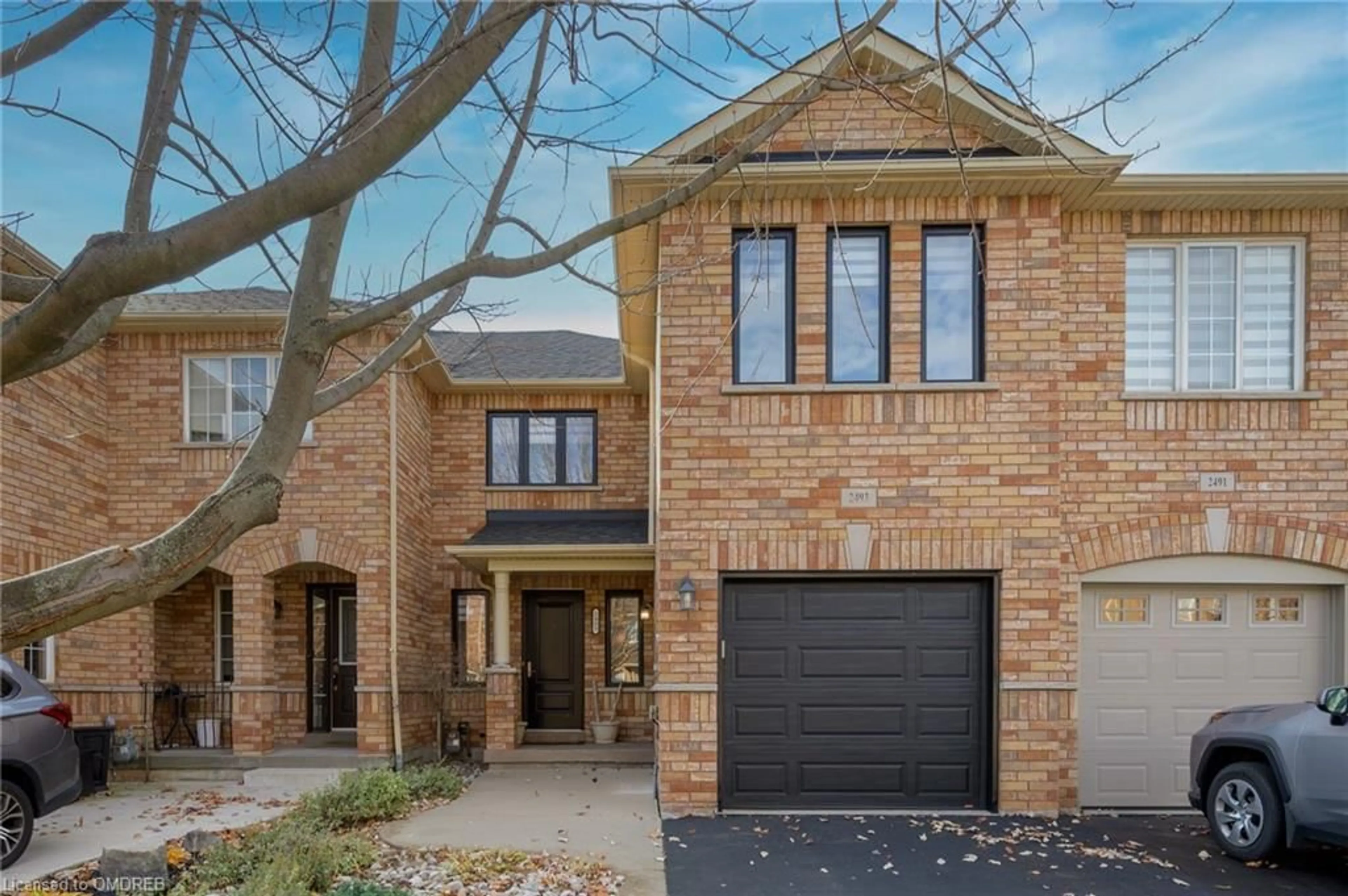 Home with brick exterior material for 2493 Newcastle Cres, Oakville Ontario L6M 4P3