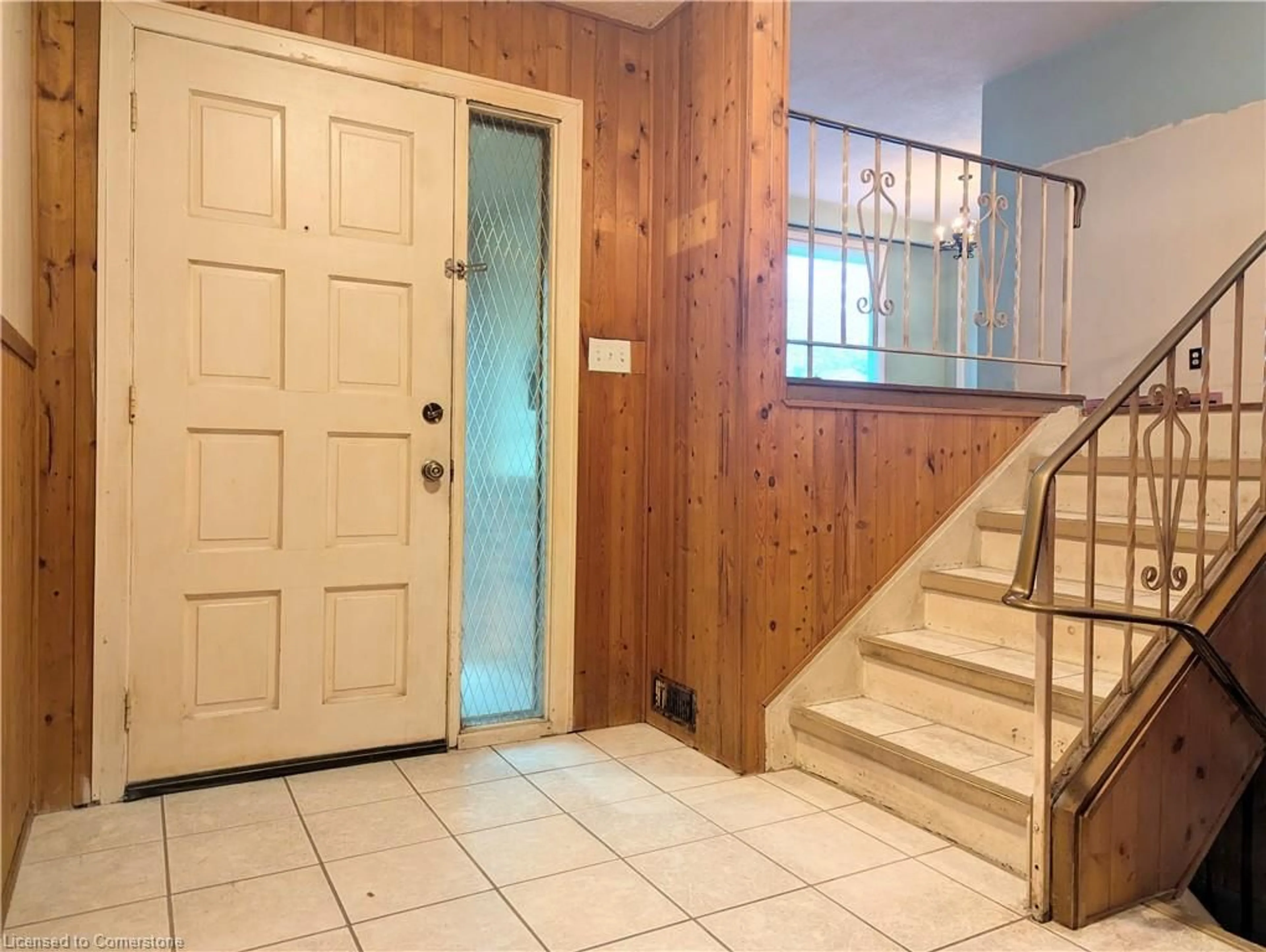 Indoor foyer, wood floors for 67 Garrow Dr, Hamilton Ontario L9C 2X2