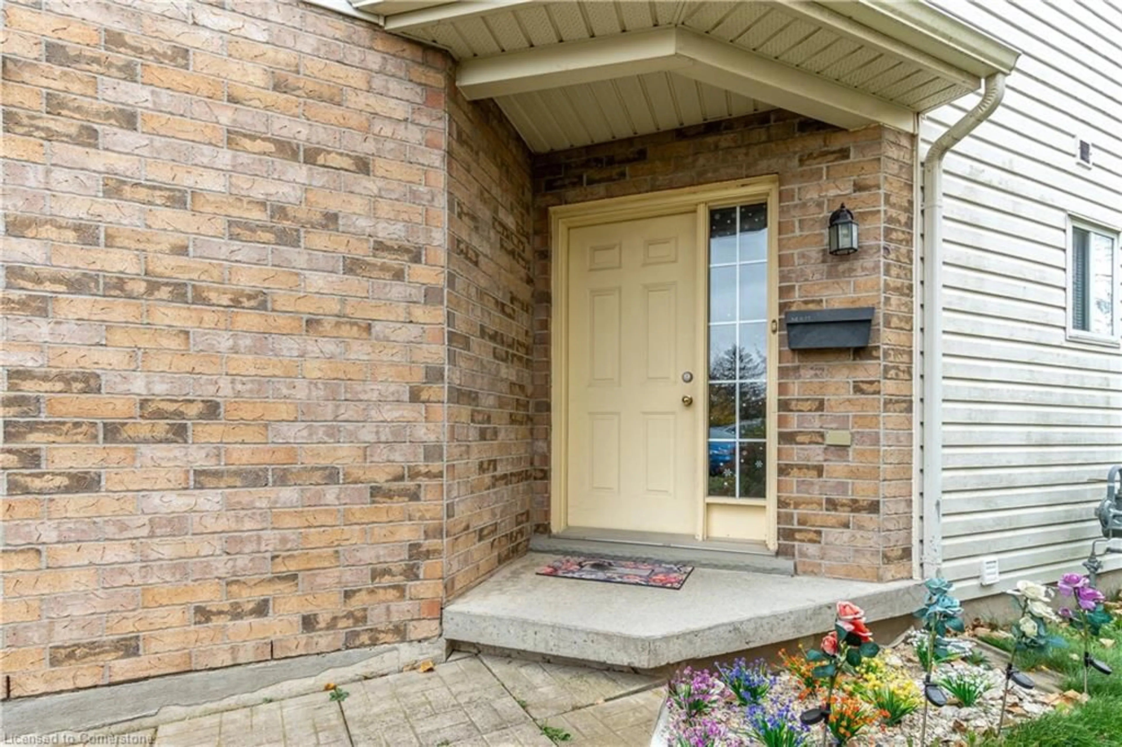 Indoor entryway, wood floors for 845 Fieldgate Cir, London Ontario N5V 5E7