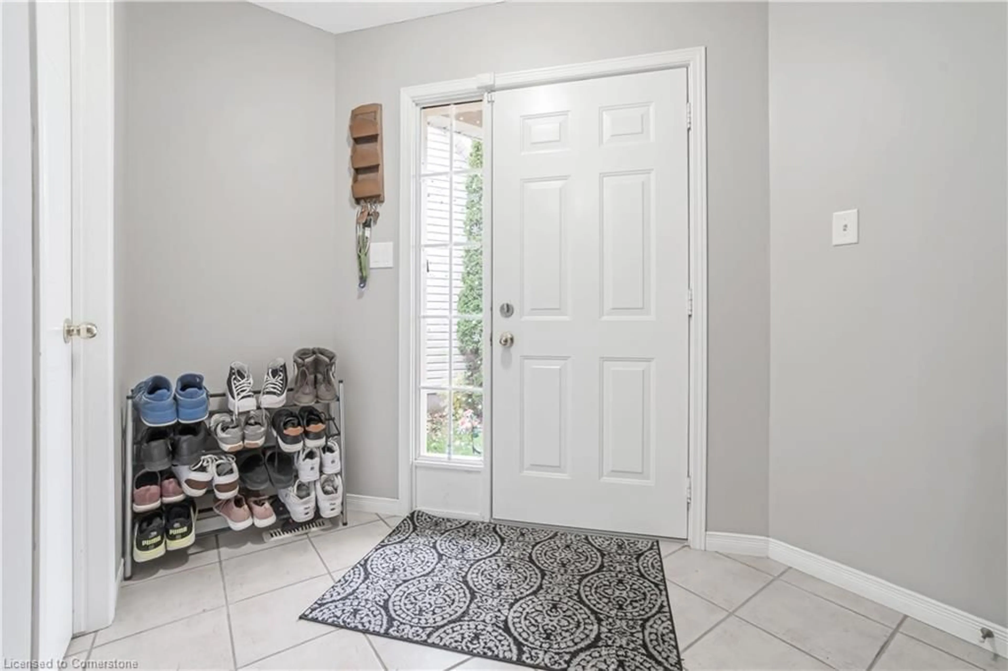 Indoor entryway, cement floor for 845 Fieldgate Cir, London Ontario N5V 5E7